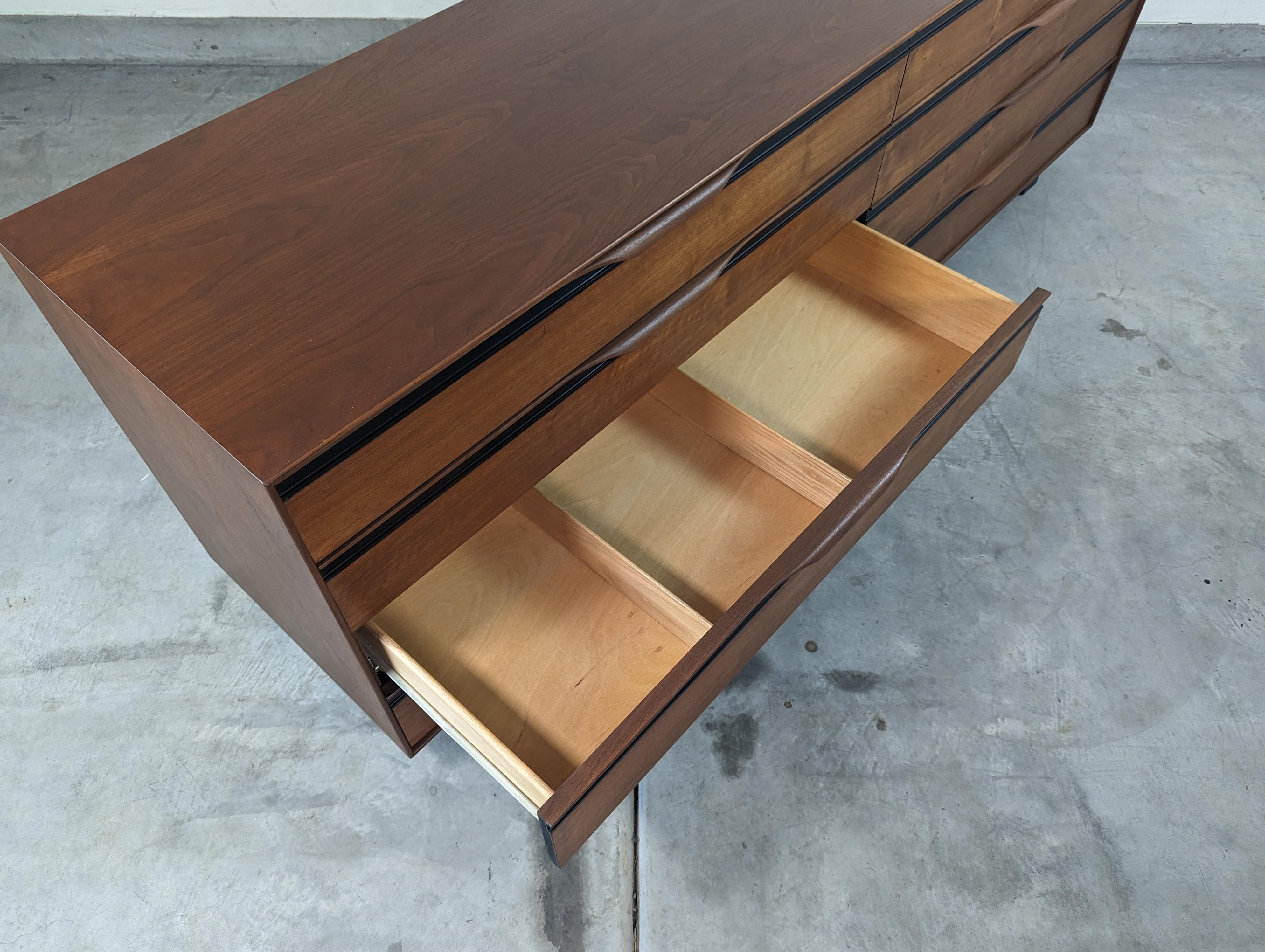 Mid Century Modern Walnut Dresser by John Kapel for Glenn Of California, c1960s 2