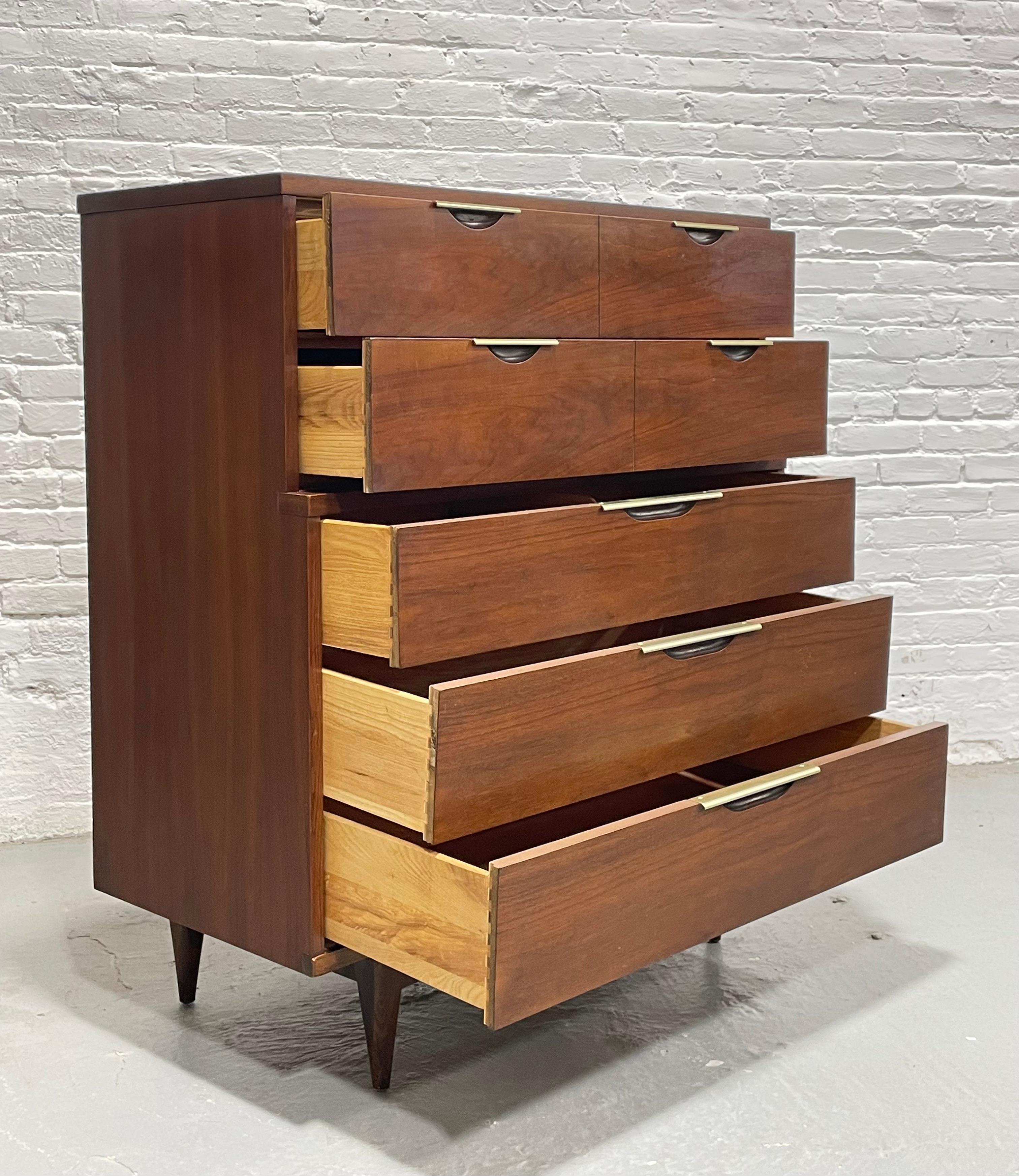 Mid Century MODERN Walnut DRESSER by Kent Coffey’s Tableau Line, c. 1960��’s In Good Condition In Weehawken, NJ