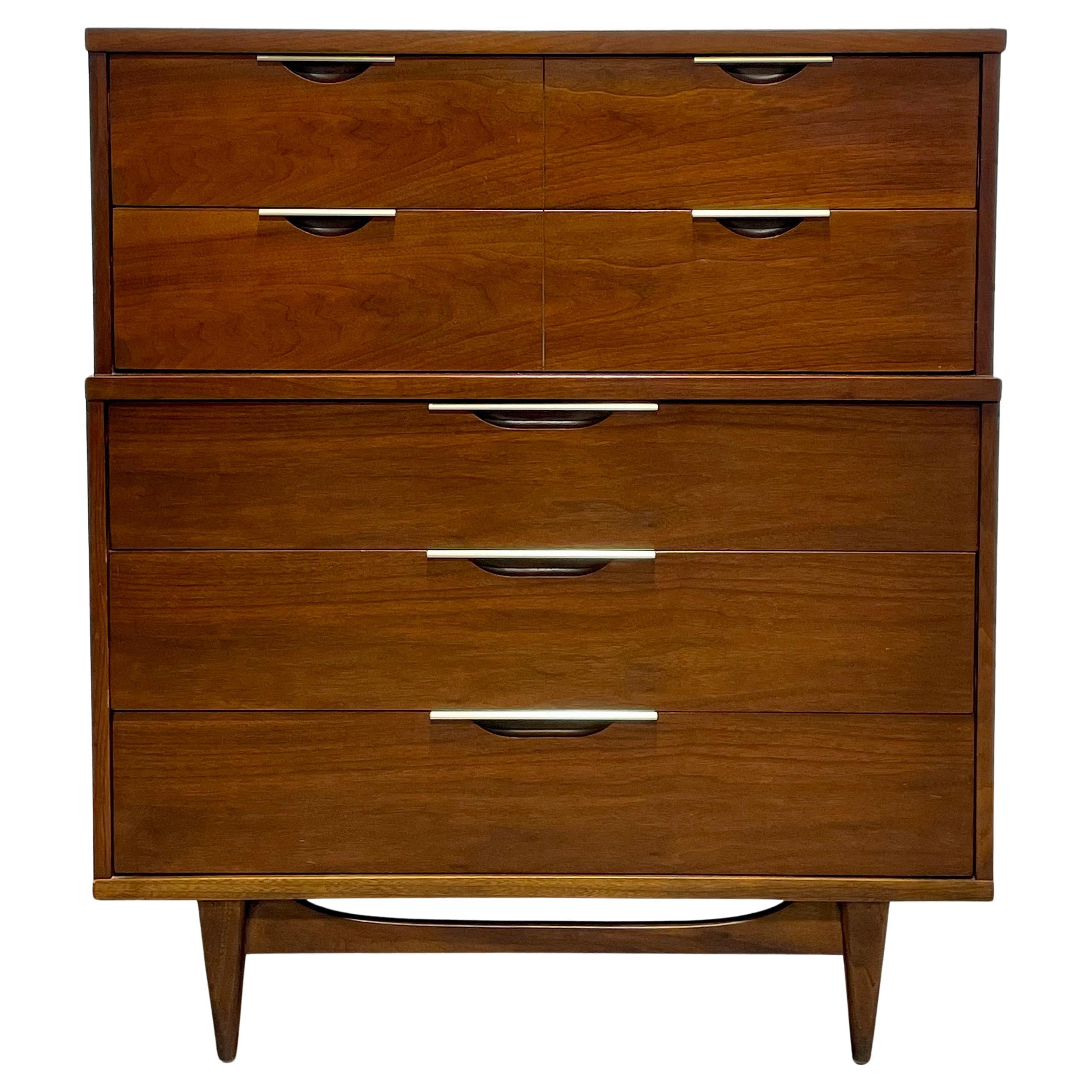 MODERNER Nussbaum-Kleiderschrank aus der Mitte des Jahrhunderts von Kent Coffey's Tableau Line, ca. 1960er Jahre