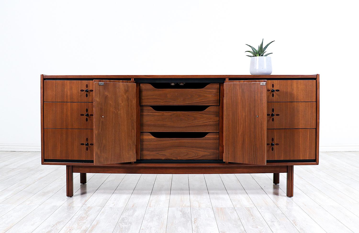 American Mid-Century Modern Walnut Dresser by Kroehler Furniture