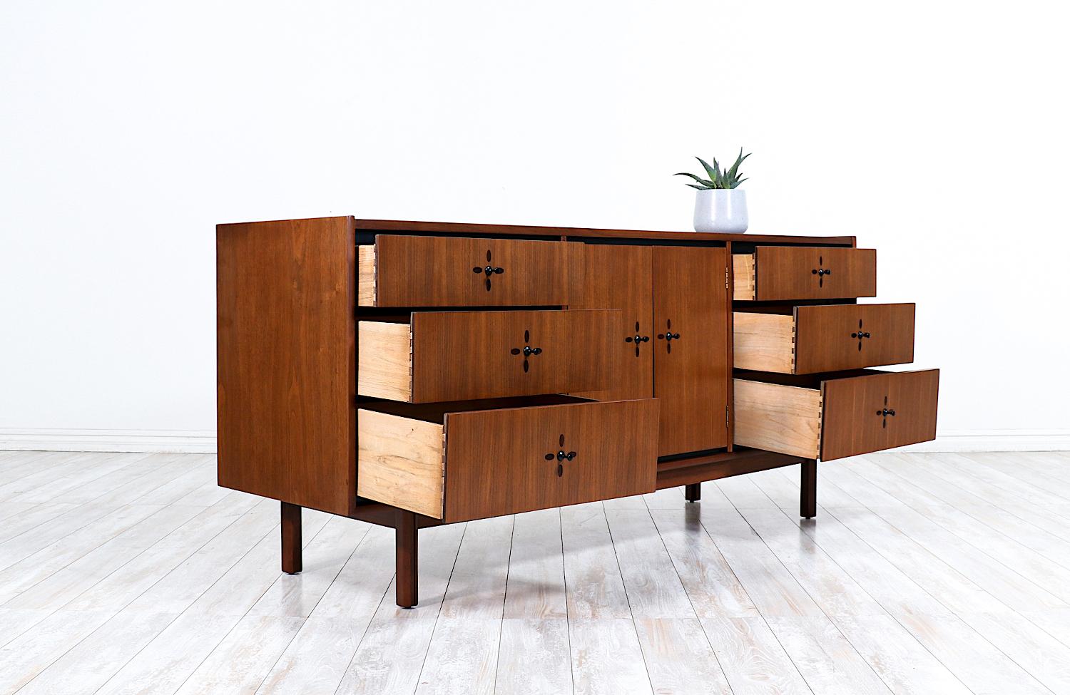 Mid-20th Century Mid-Century Modern Walnut Dresser by Kroehler Furniture