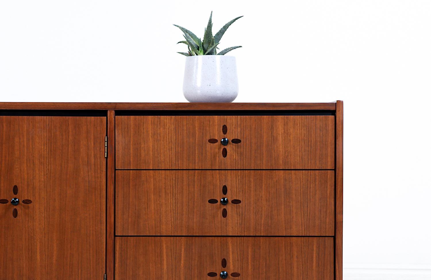 Mid-Century Modern Walnut Dresser by Kroehler Furniture 1