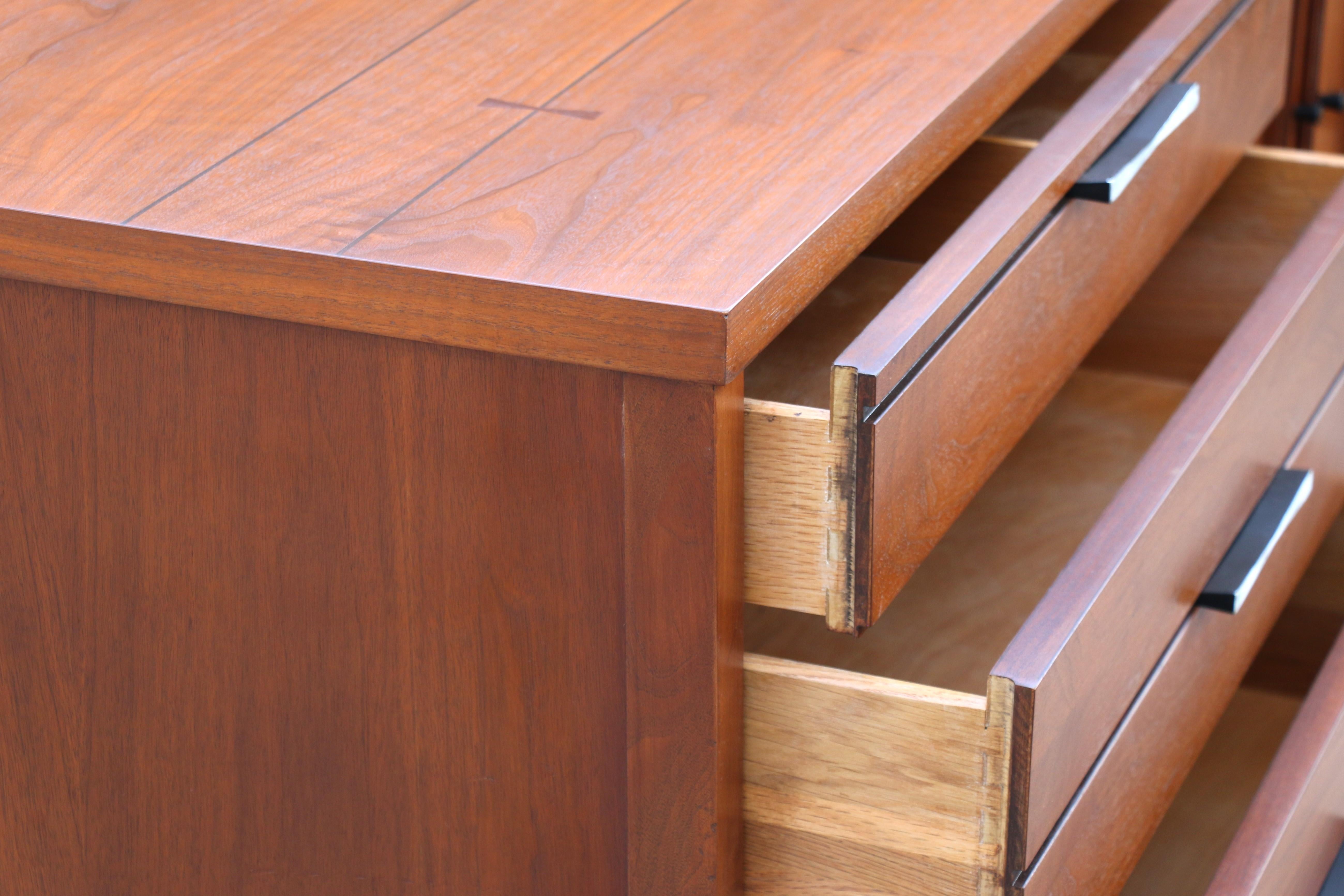 Mid-Century Modern Walnut Dresser by Lane For Sale 4