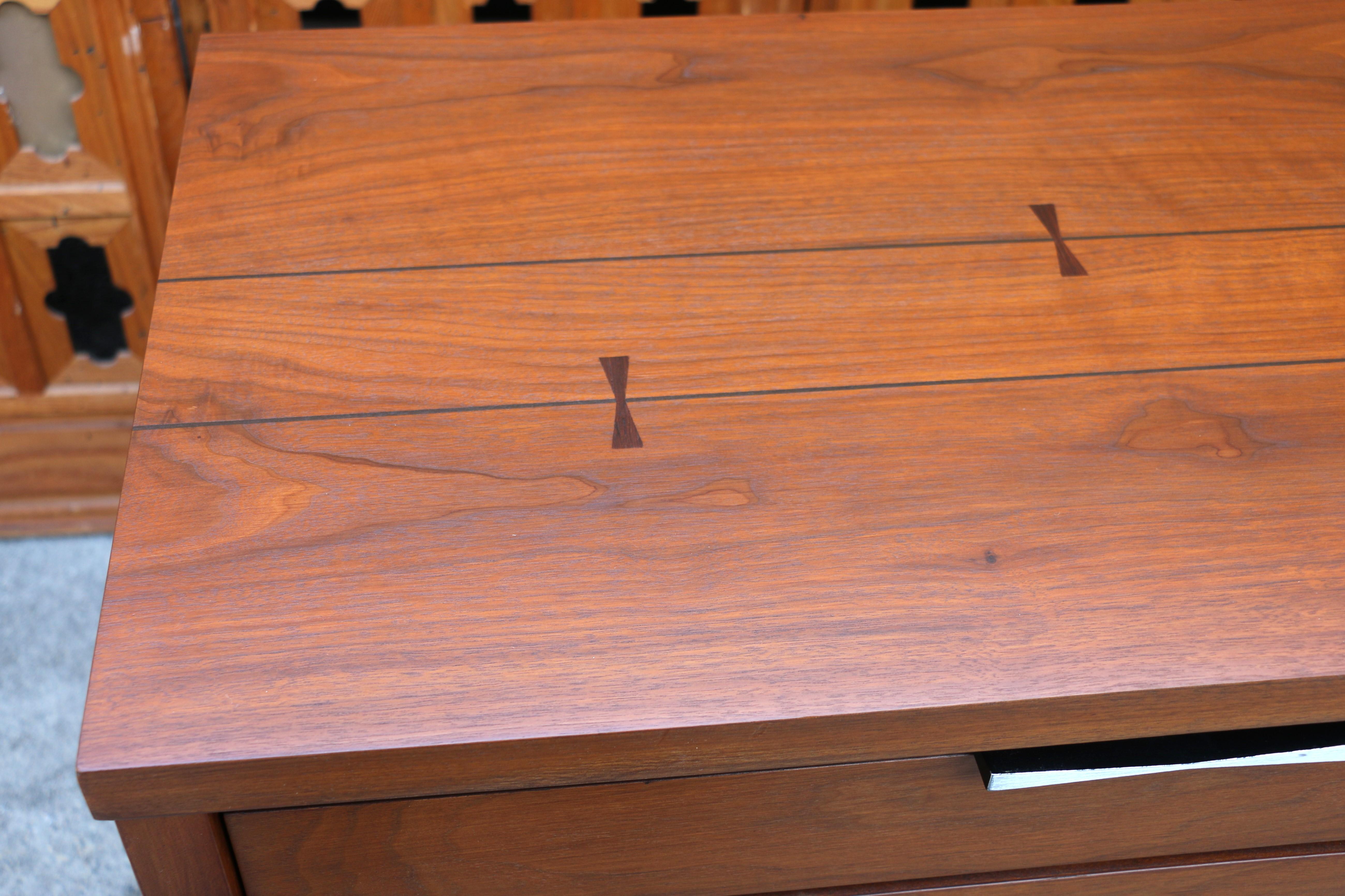 Mid-Century Modern Walnut Dresser by Lane For Sale 7