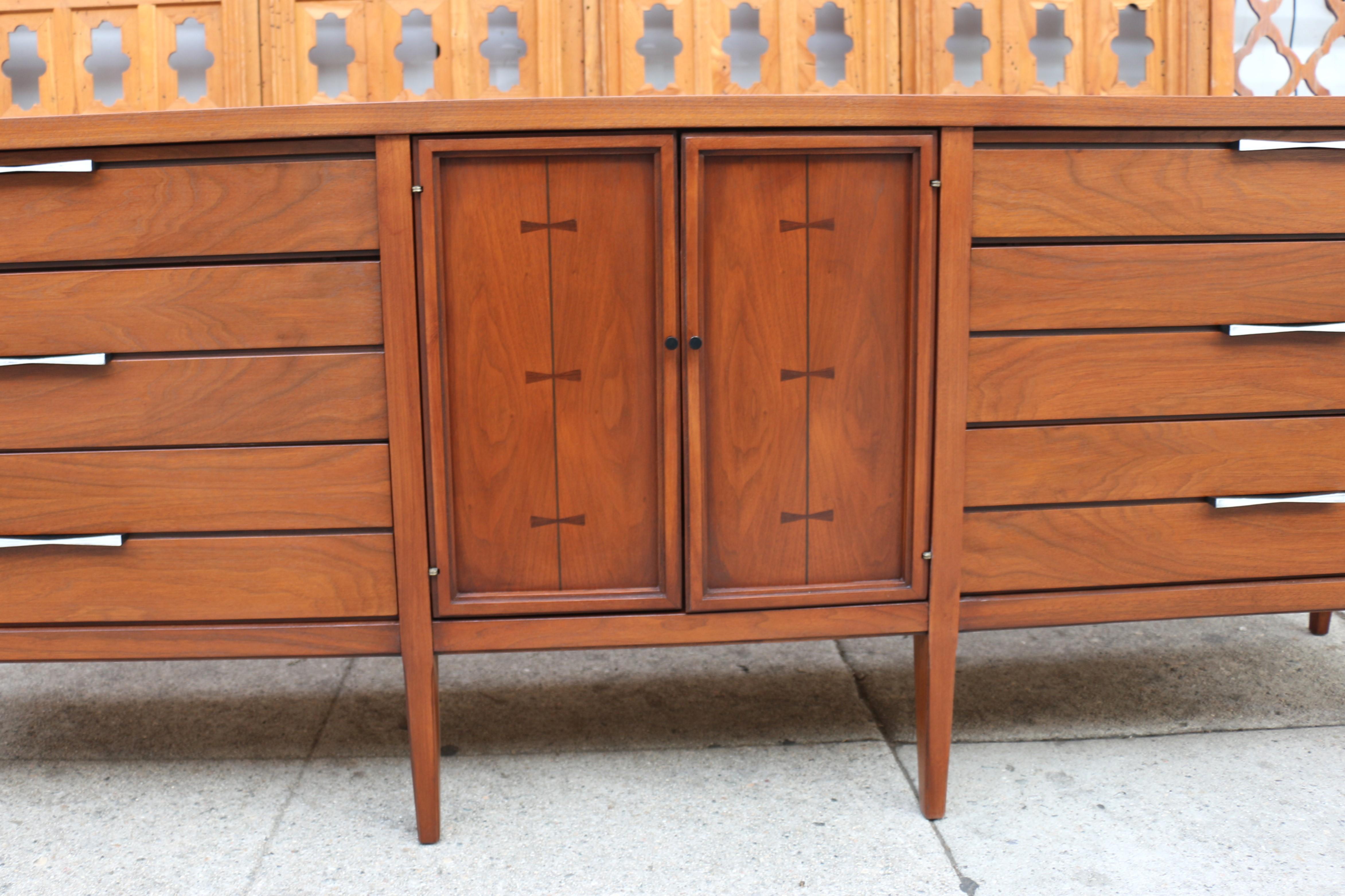 American Mid-Century Modern Walnut Dresser by Lane For Sale