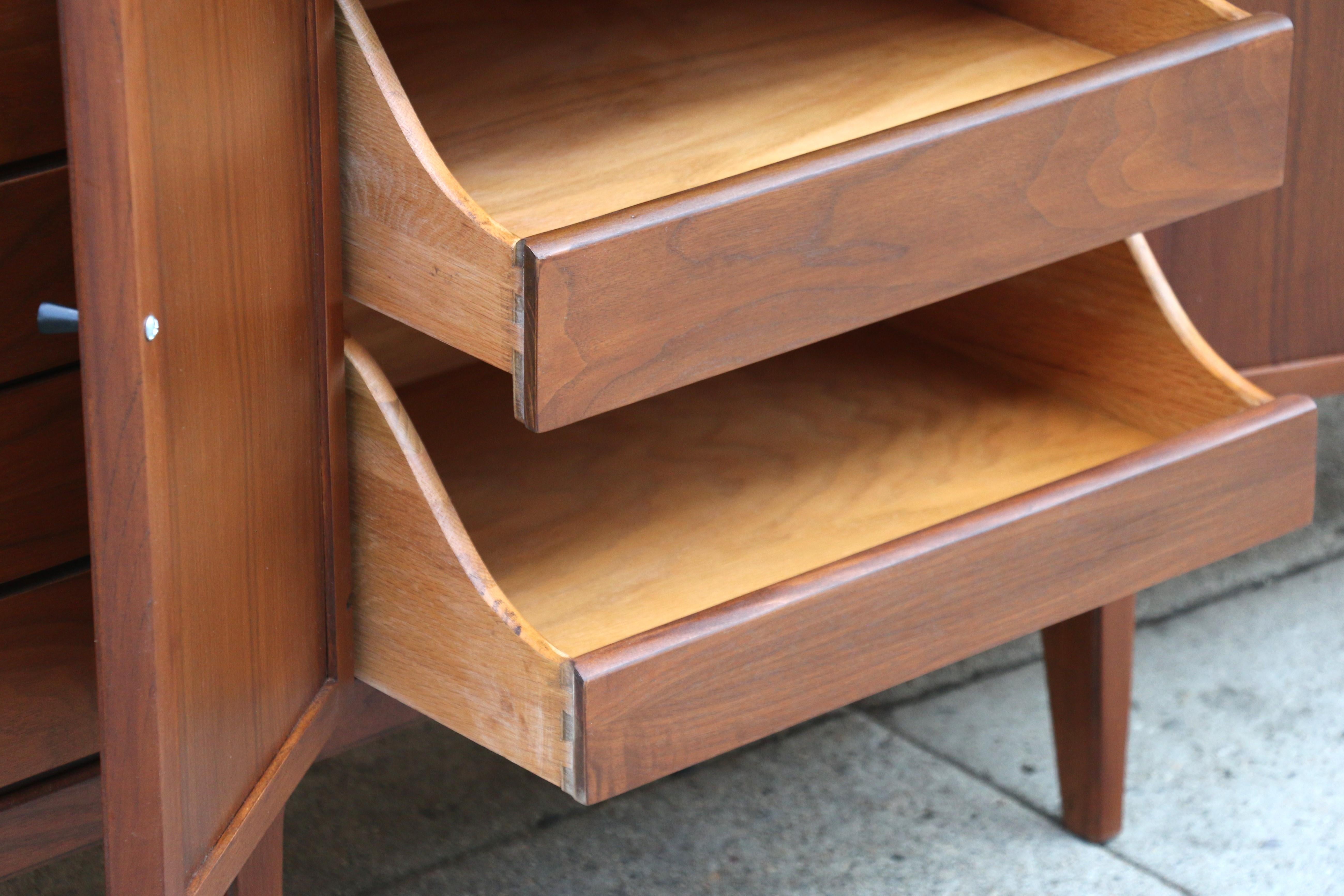 Mid-20th Century Mid-Century Modern Walnut Dresser by Lane For Sale