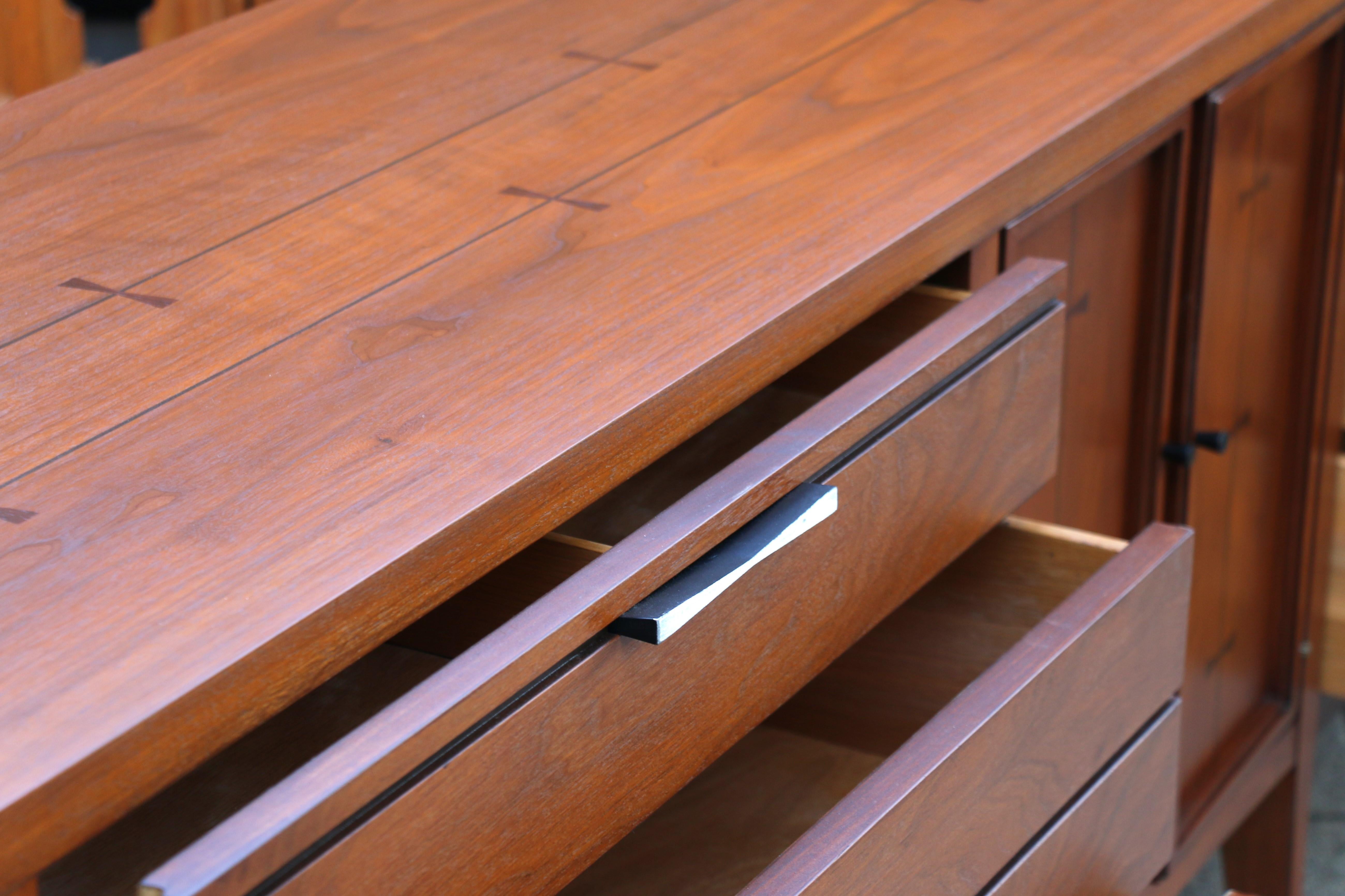 Mid-Century Modern Walnut Dresser by Lane For Sale 3