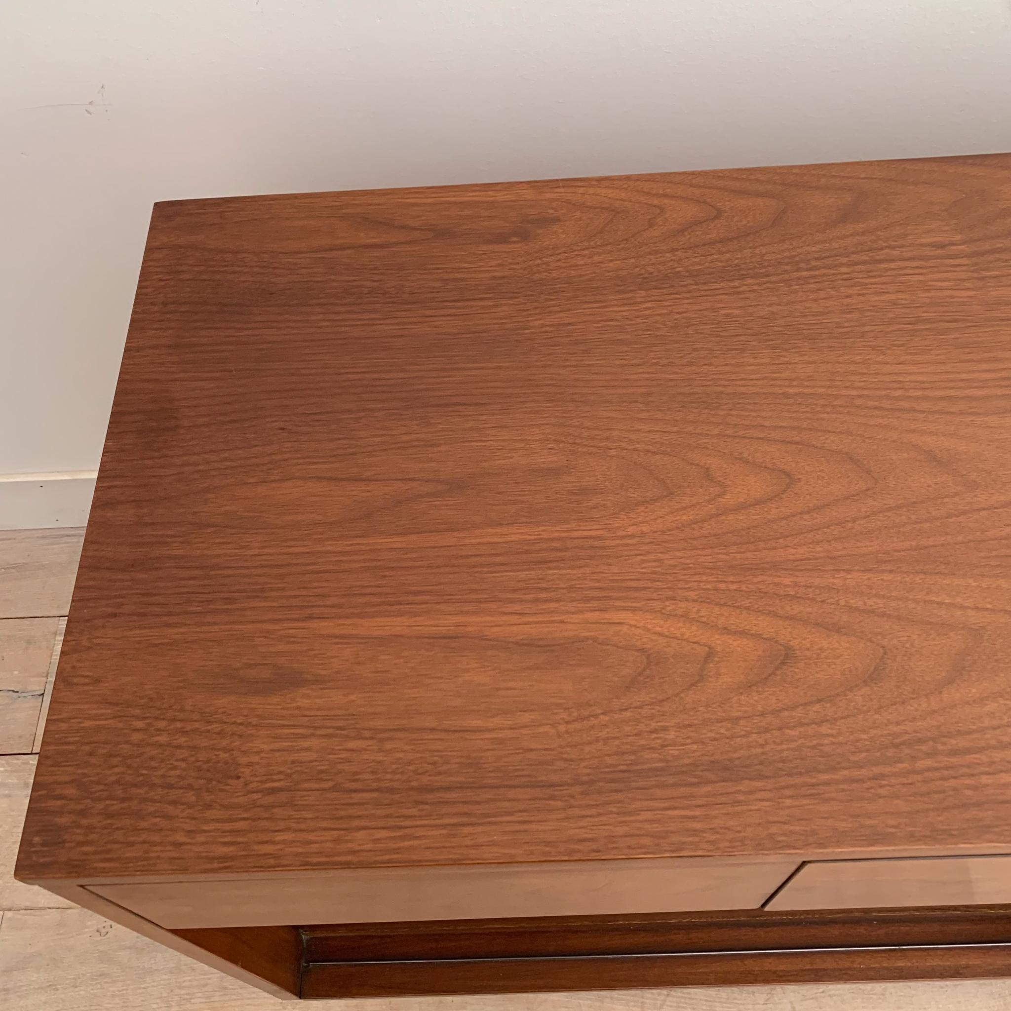Mid-Century Modern Walnut Dresser by Mainline for Hooker Furniture 7
