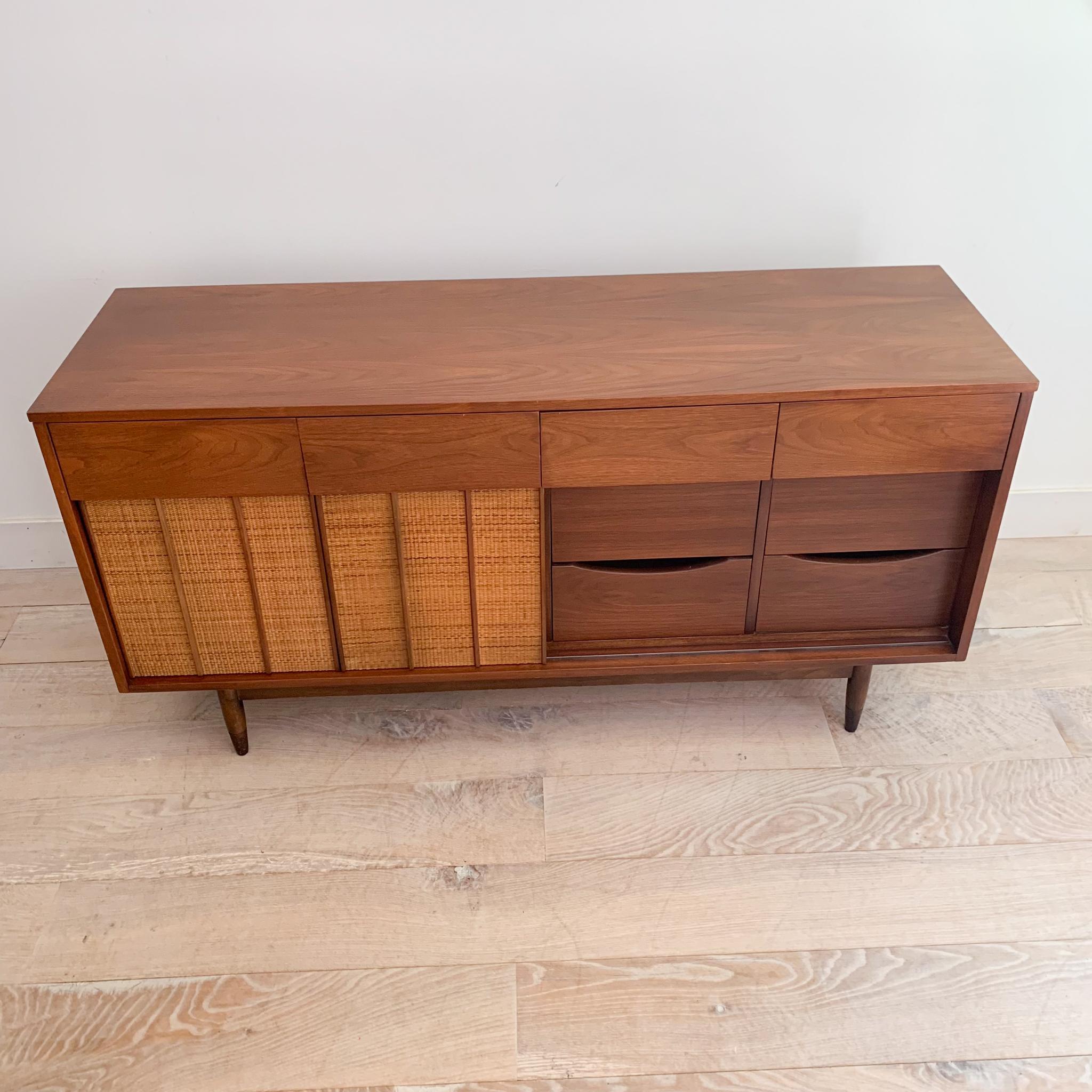 Mid-Century Modern Walnut Dresser by Mainline for Hooker Furniture 14