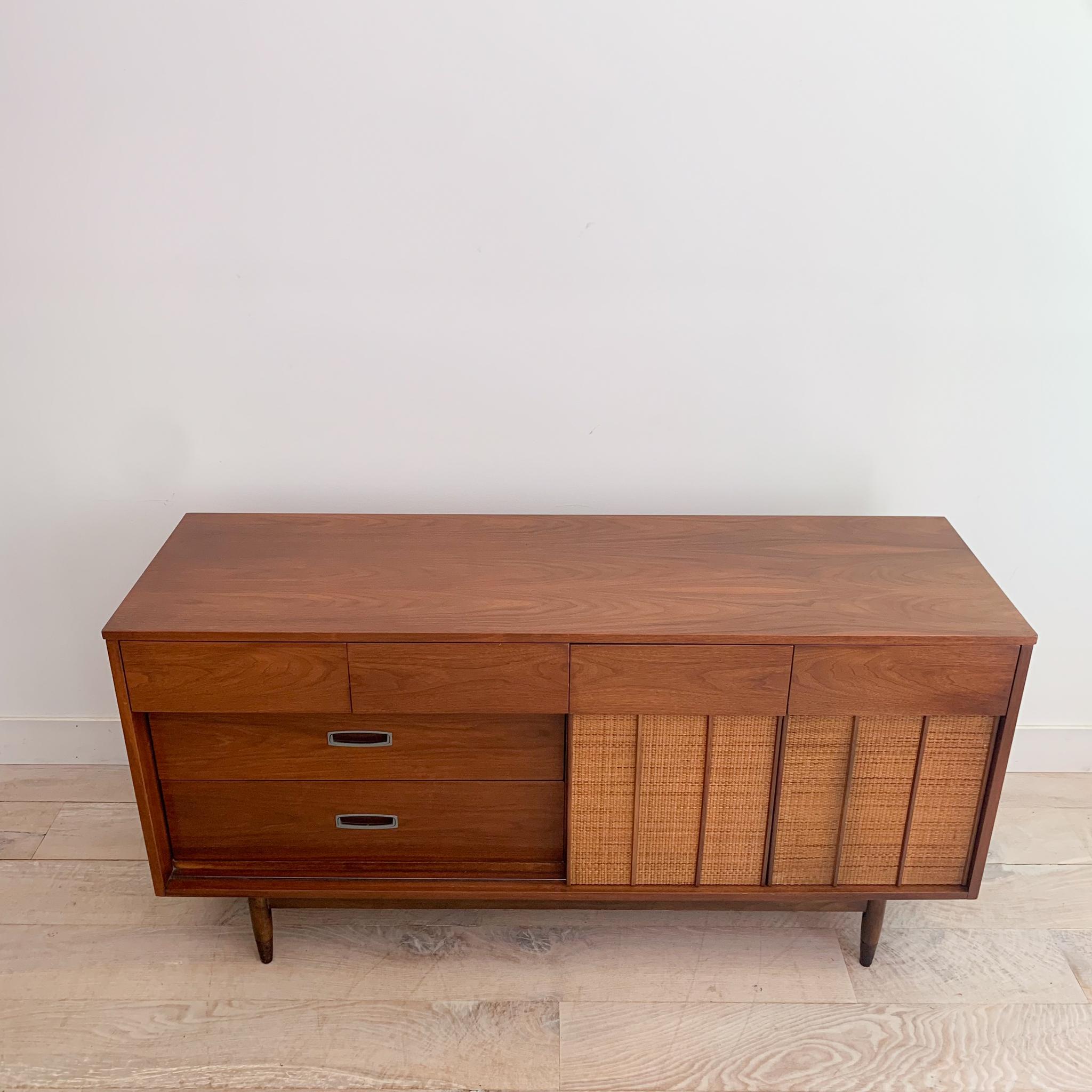 Mid-Century Modern Walnut Dresser by Mainline for Hooker Furniture 15