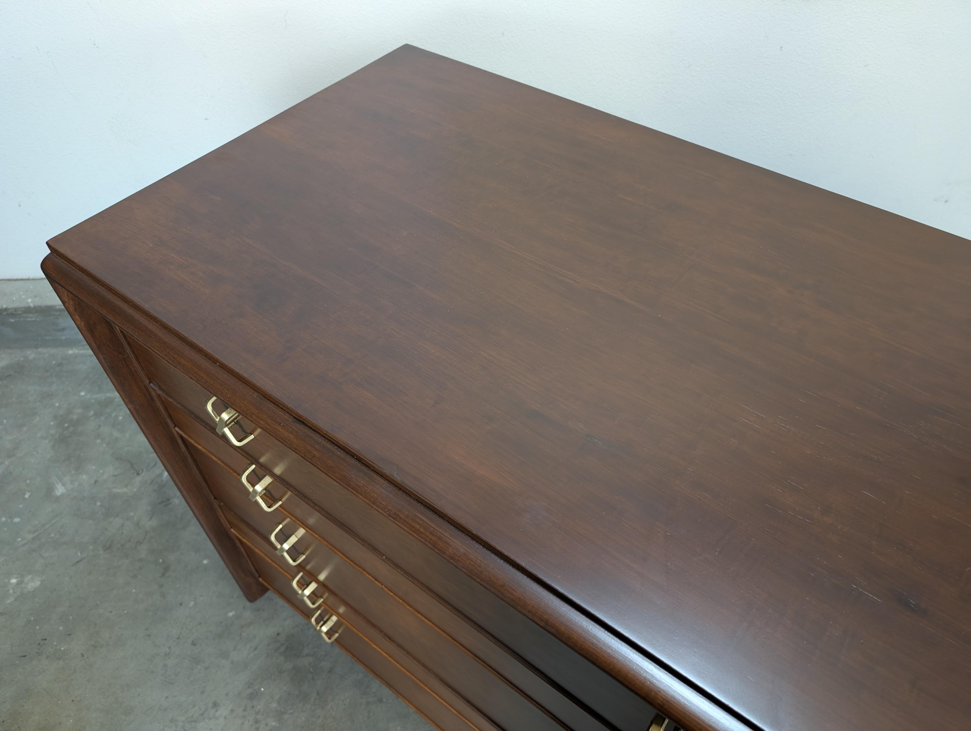 Comò in legno di noce del Mid Century Furniture di Paul Frankl per Johnson Furniture, anni Cinquanta in vendita 3