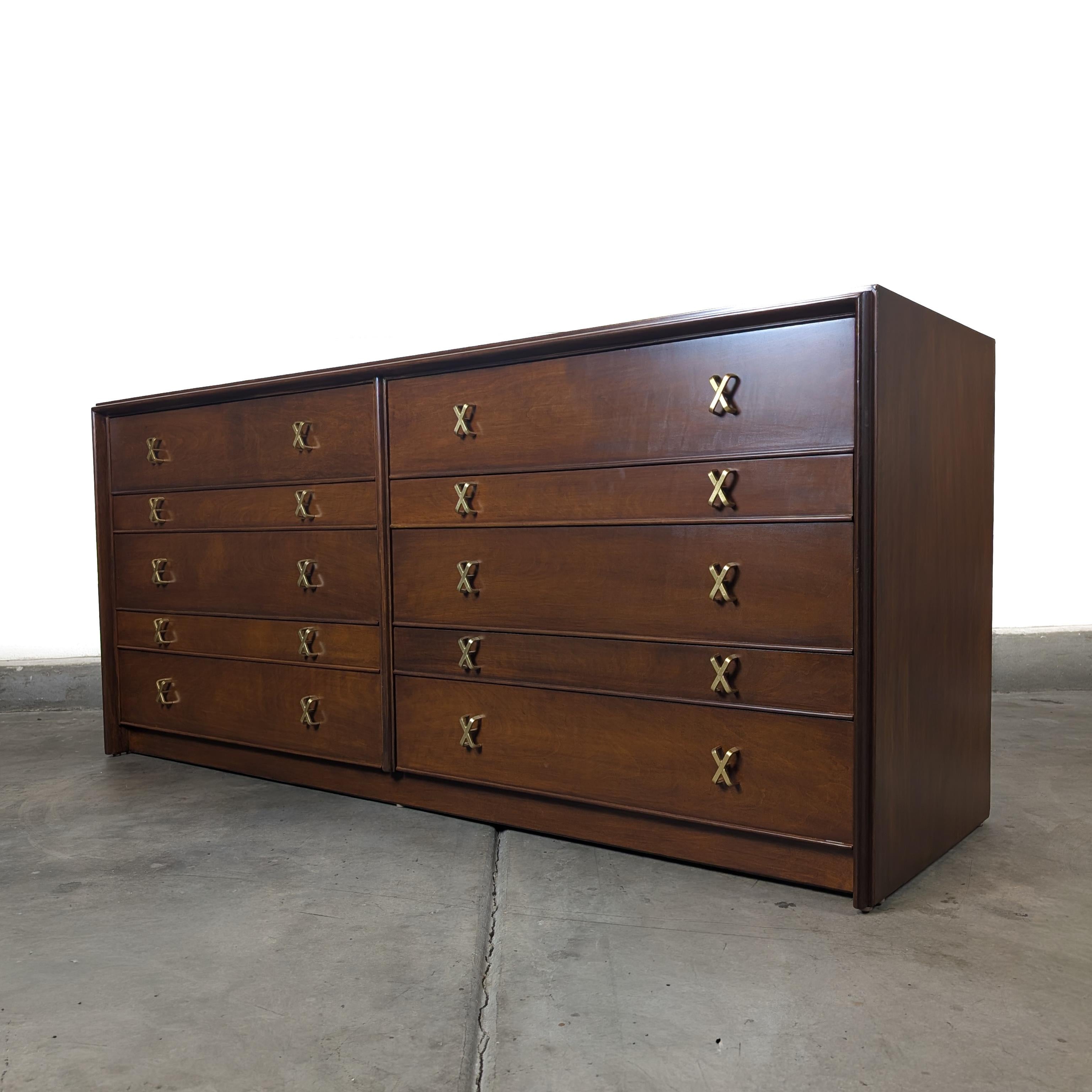 Americano Comò in legno di noce del Mid Century Furniture di Paul Frankl per Johnson Furniture, anni Cinquanta in vendita