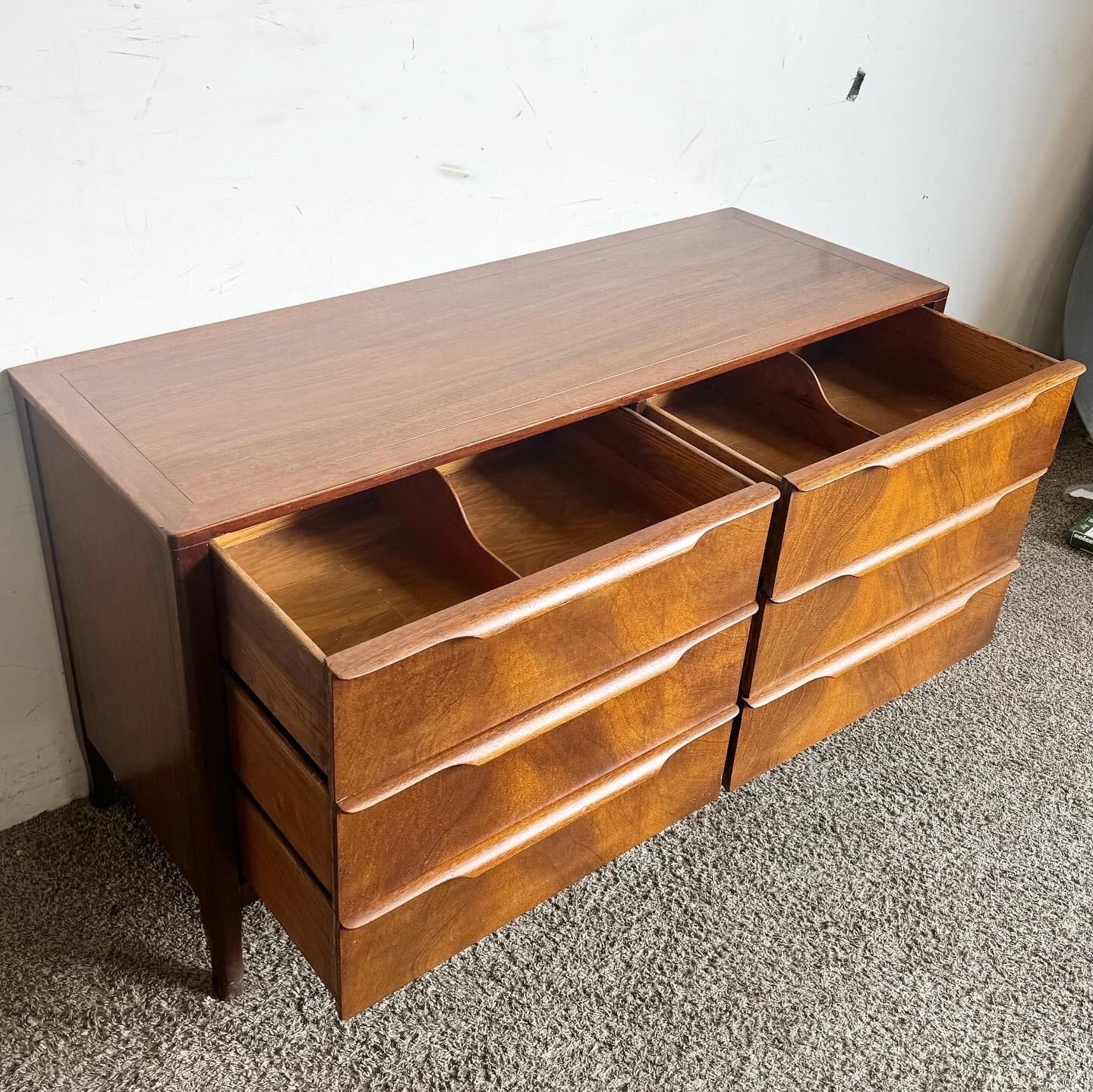 Mid Century Modern Walnut Dresser by Sligh - 6 Drawers 4