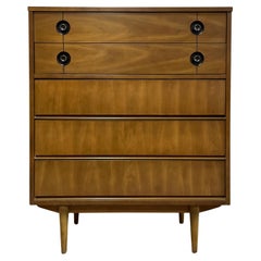 Coiffeuse en noyer MODERNE du milieu du siècle par A.I.C. Stanley Furniture, c. 1960.