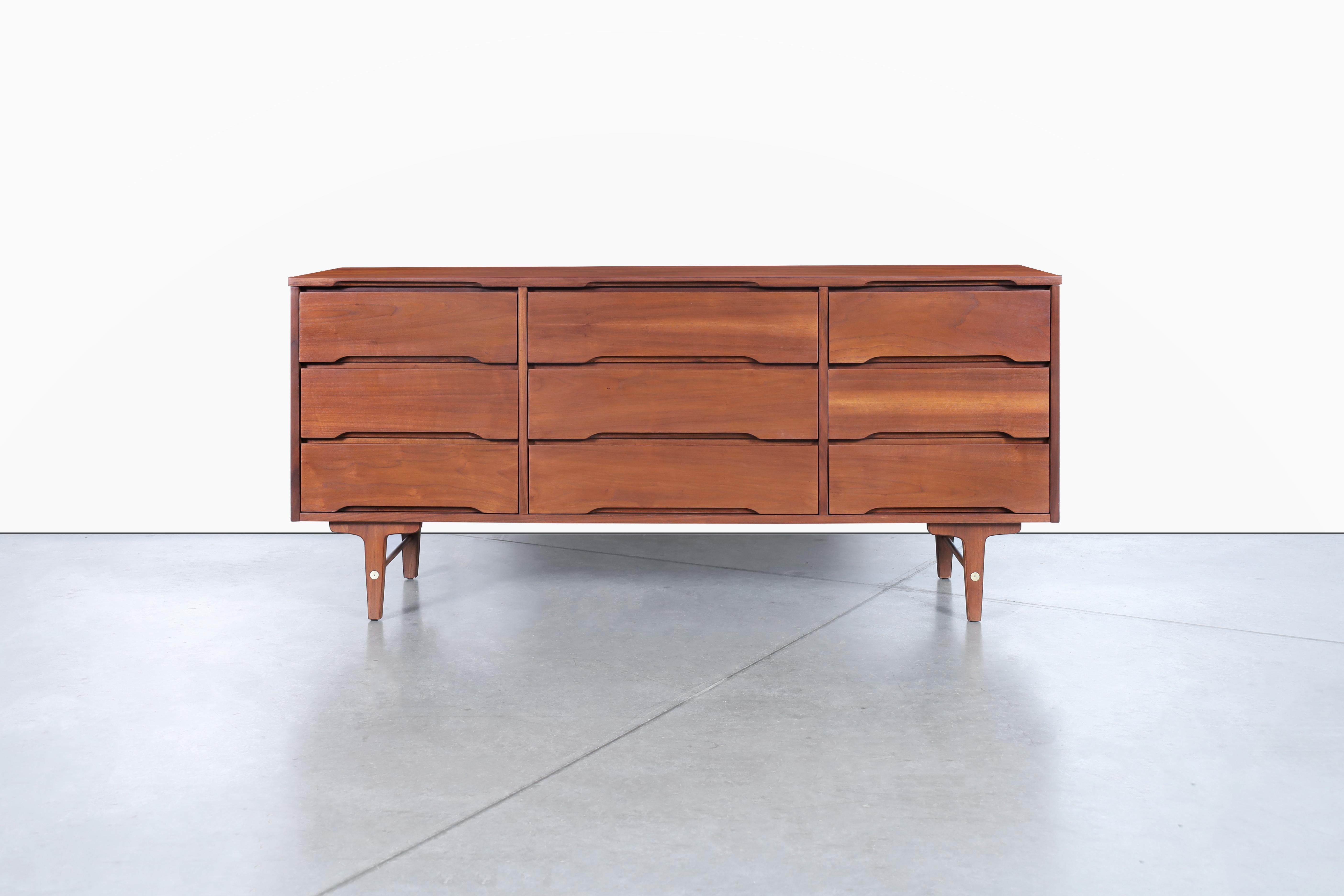 Mid-Century Modern Walnut Dresser by Stanley Furniture For Sale 2