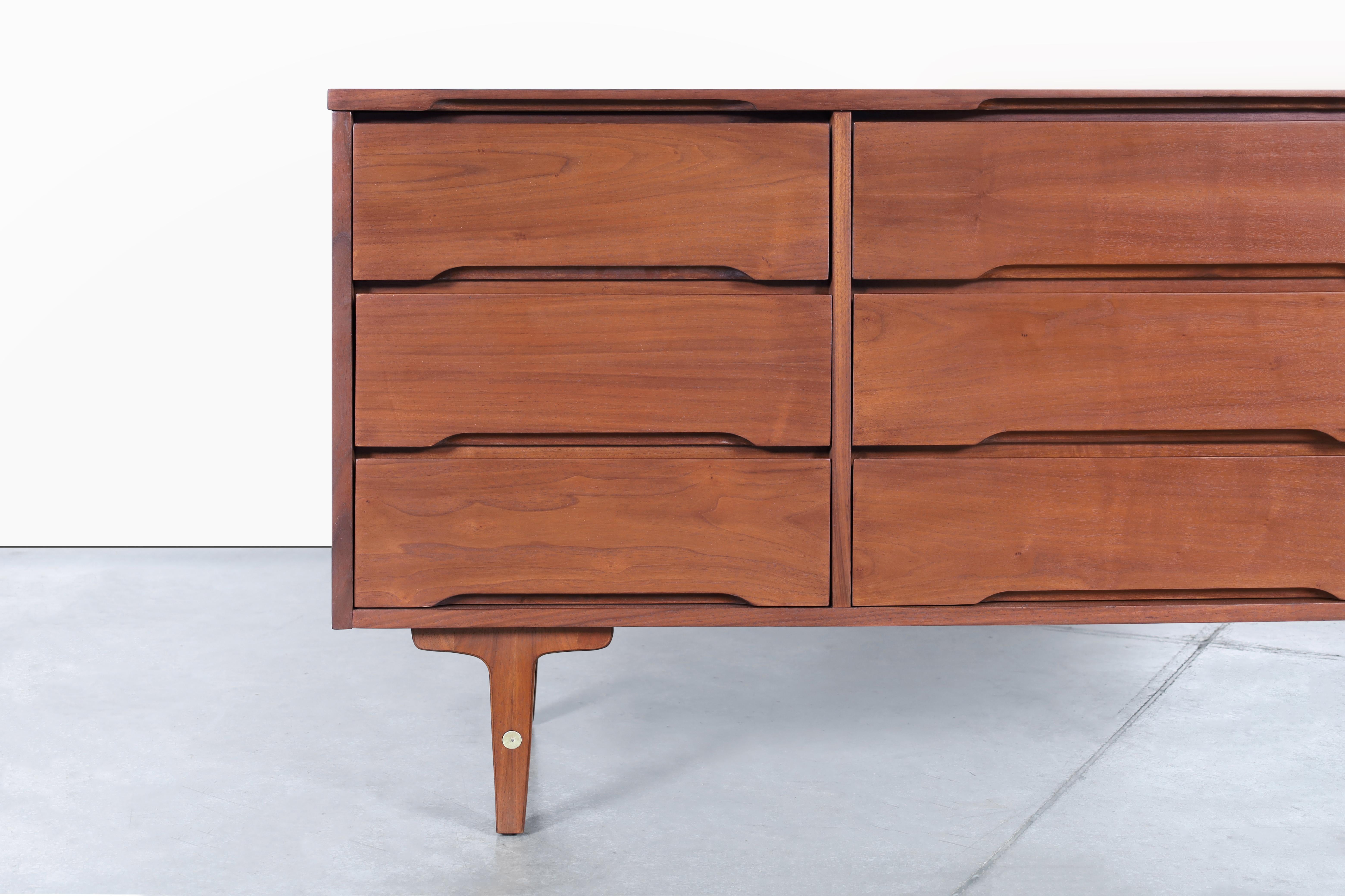 Mid-Century Modern Walnut Dresser by Stanley Furniture For Sale 3
