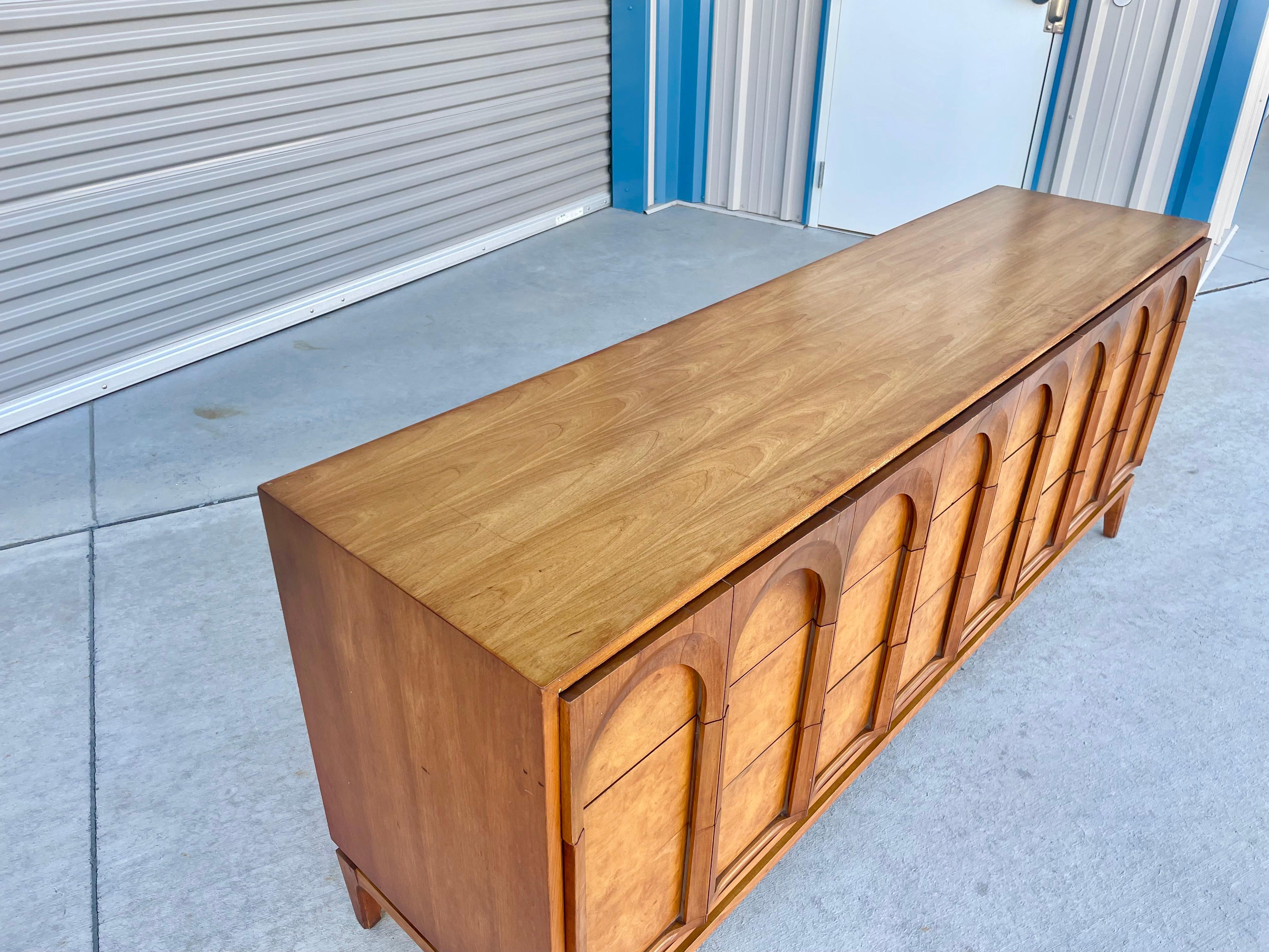 Mid Century Modern Walnut Dresser by Thomasville 4