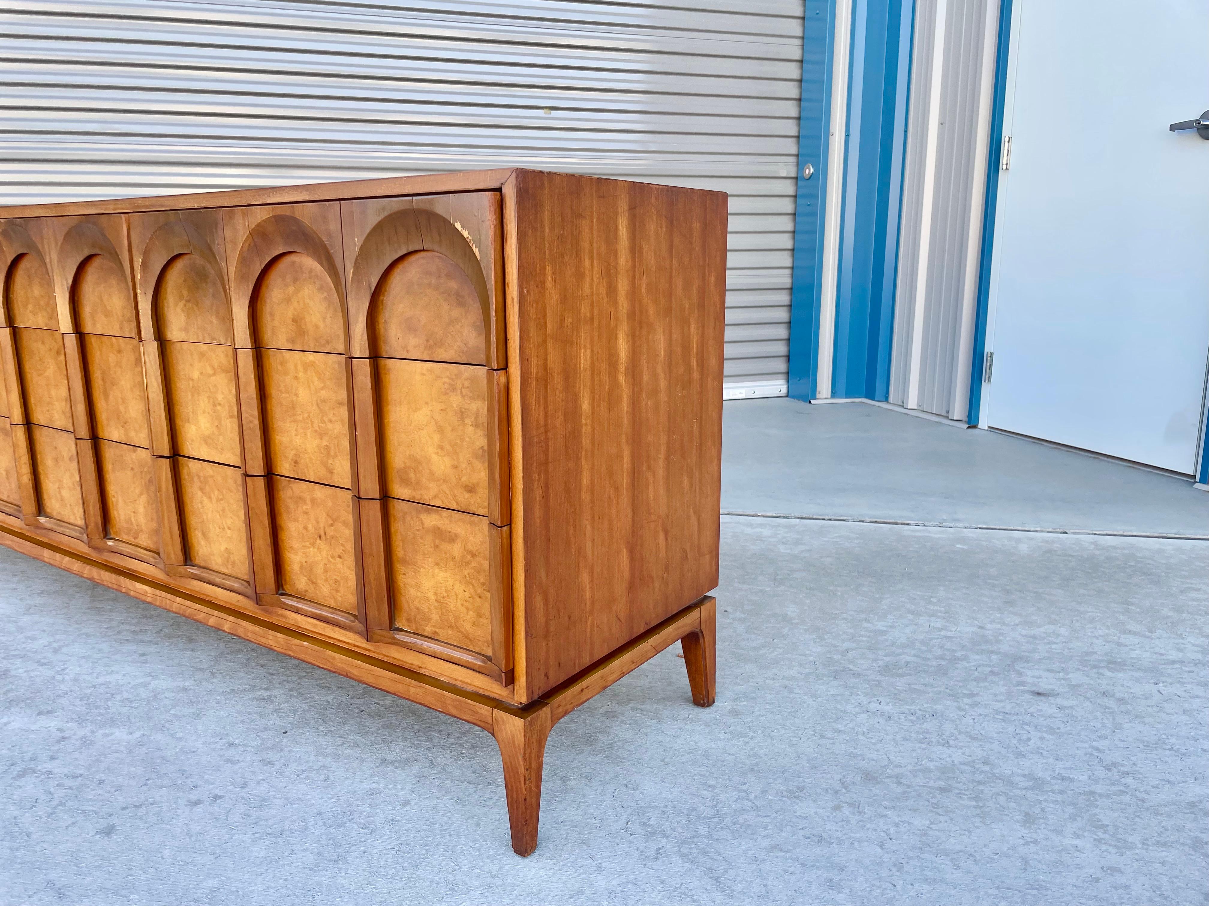 Mid Century Modern Walnut Dresser by Thomasville 8