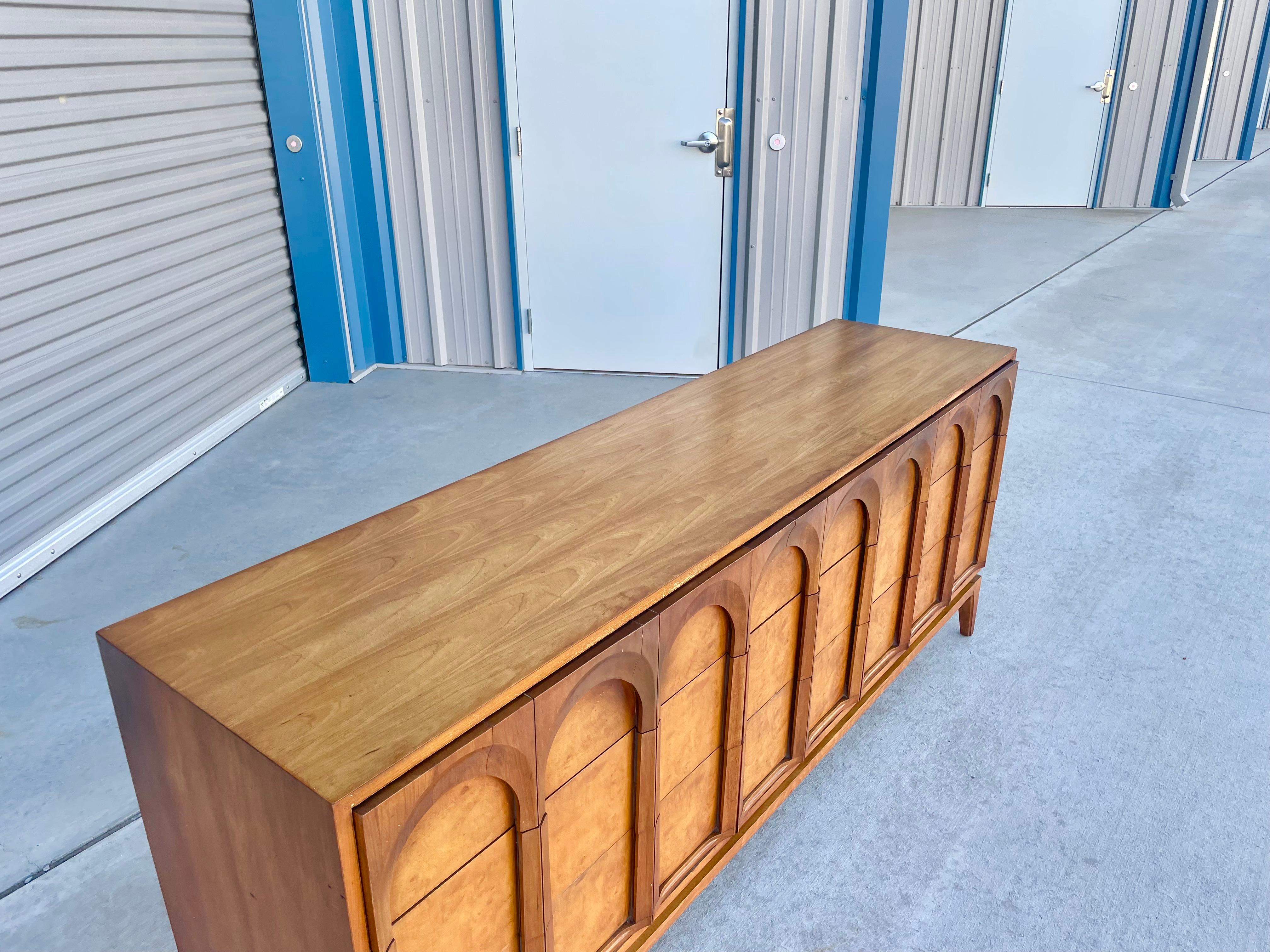 Mid Century Modern Walnut Dresser by Thomasville In Good Condition In North Hollywood, CA