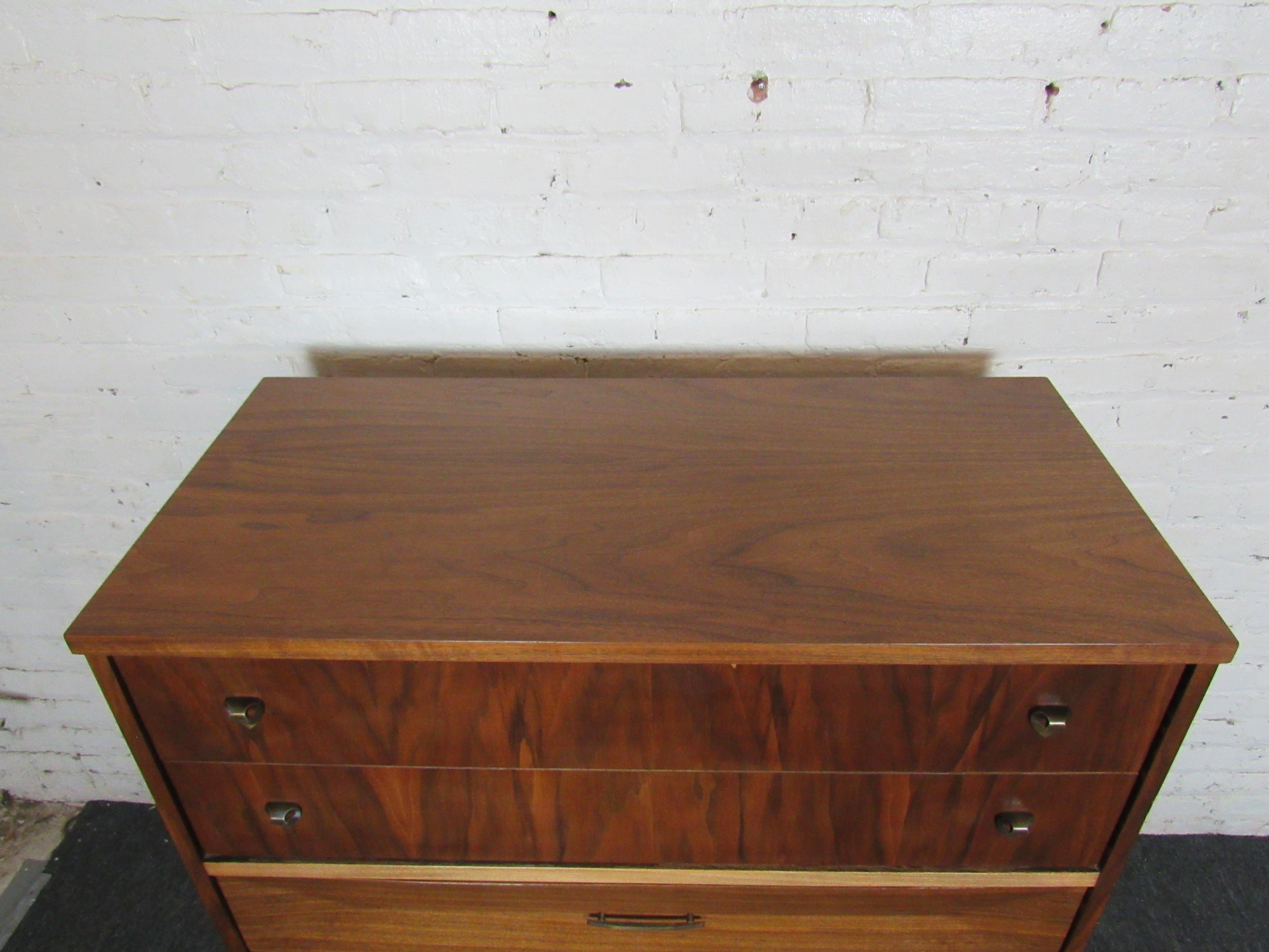 Mid-Century Modern Walnut Dresser by United Furniture Corporation In Good Condition In Brooklyn, NY