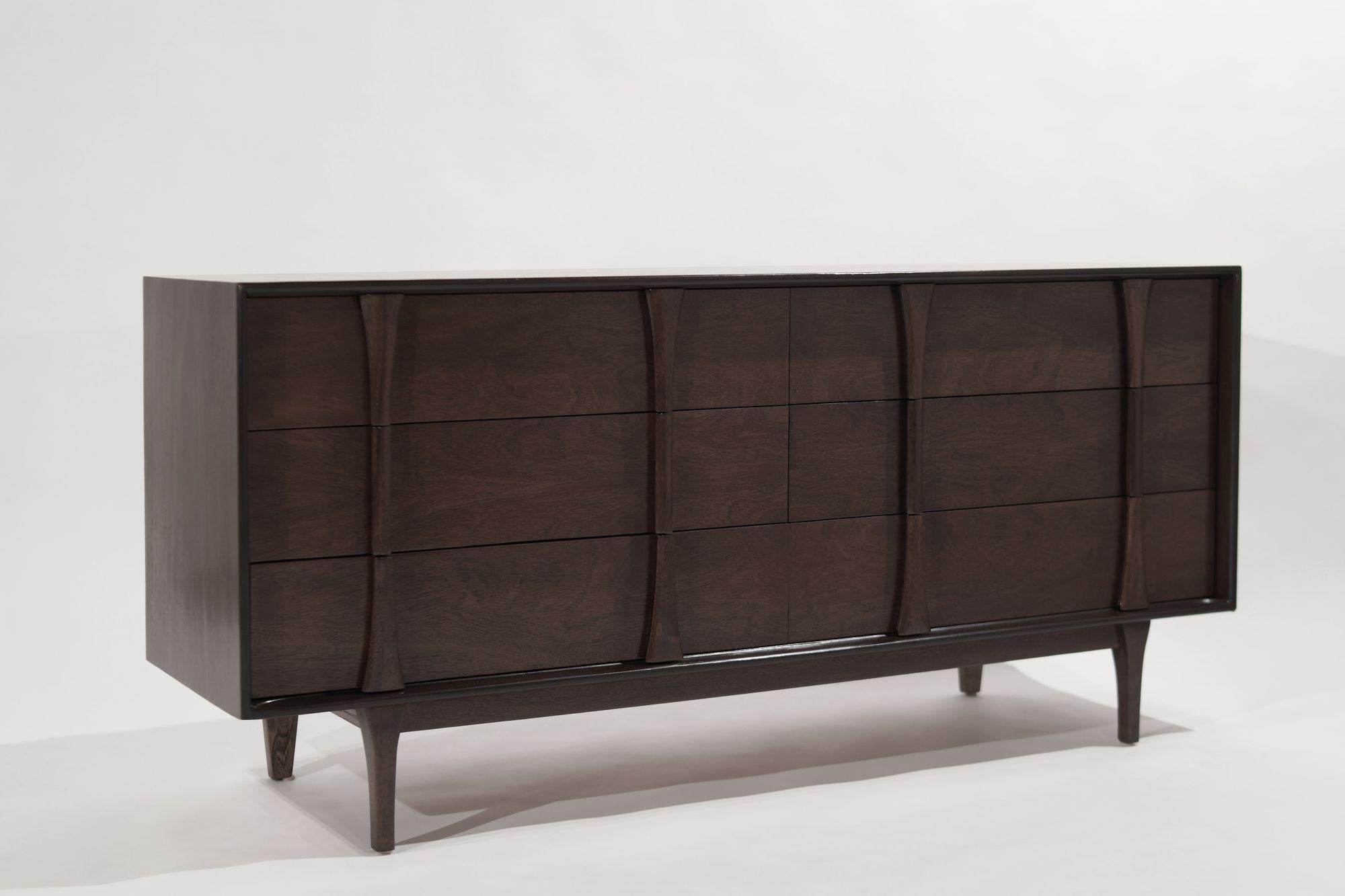 An exceptional dresser executed in walnut, circa 1950-1959. Featuring nine drawers providing ample storage and sculptural wood pulls. Completely restored in our special walnut and water / scratch-resistant finish.
 
Other designers in the