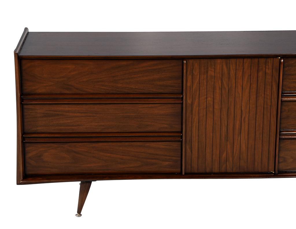 Mid-Century Modern Walnut Dresser Cabinet For Sale 7