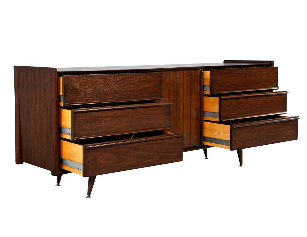 Mid-Century Modern Walnut Dresser Cabinet For Sale 3