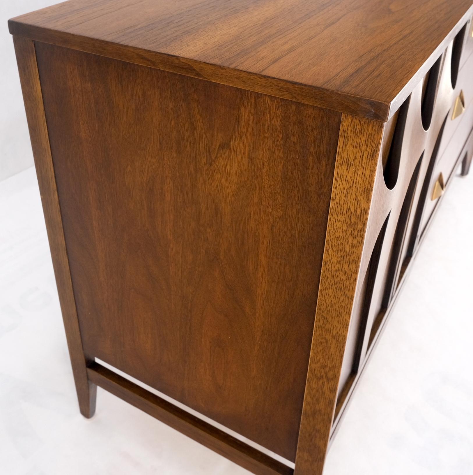 Mid-Century Modern Walnut Dresser Credenza Sculptural Molded Front Doors Mint 4