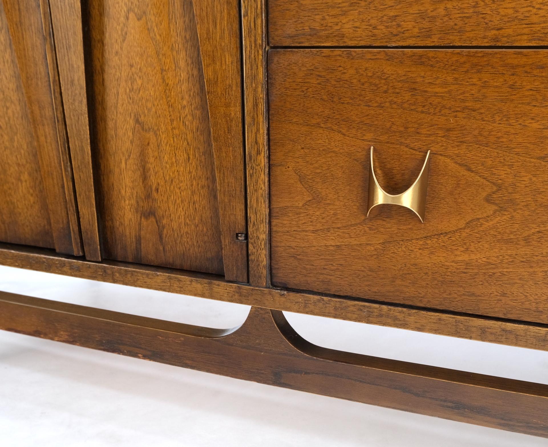 Mid-Century Modern Walnut Dresser Credenza Sculptural Molded Front Doors Mint 2