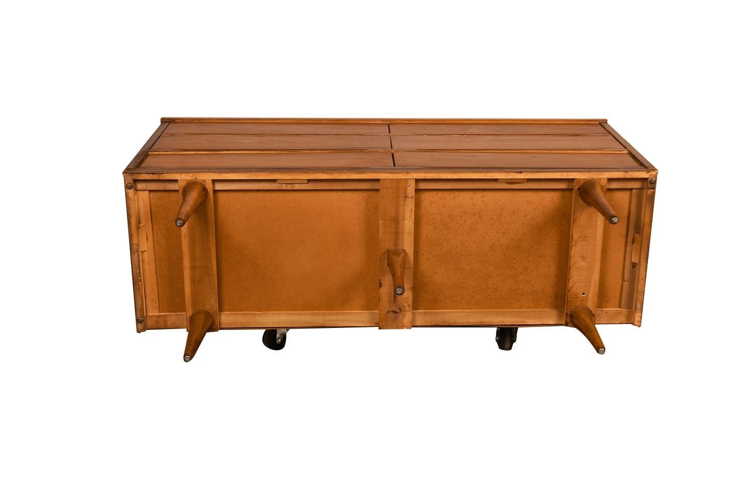 Mid-Century Modern Walnut Dresser For Sale 5