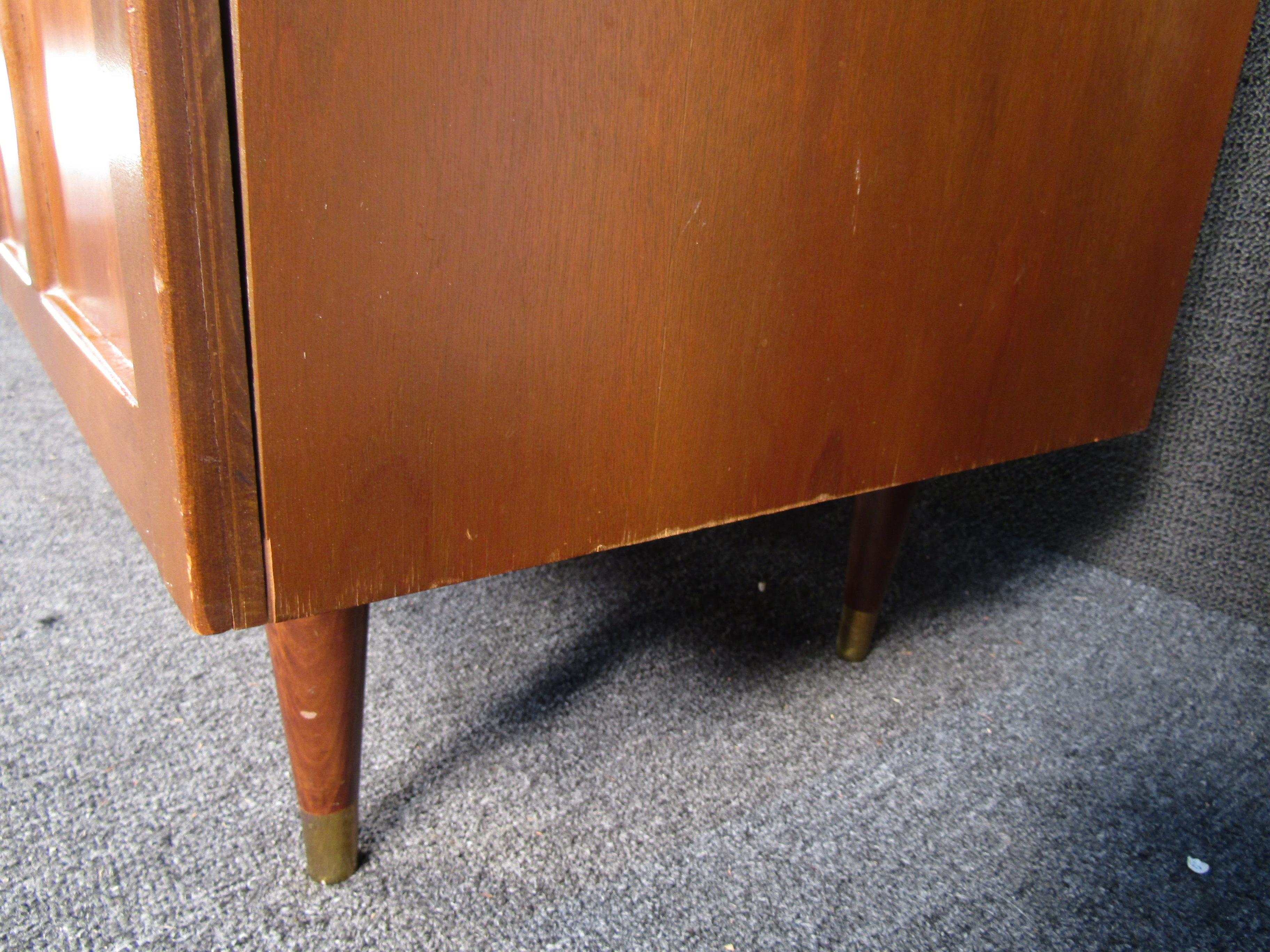 Mid-Century Modern Walnut Dresser For Sale 9
