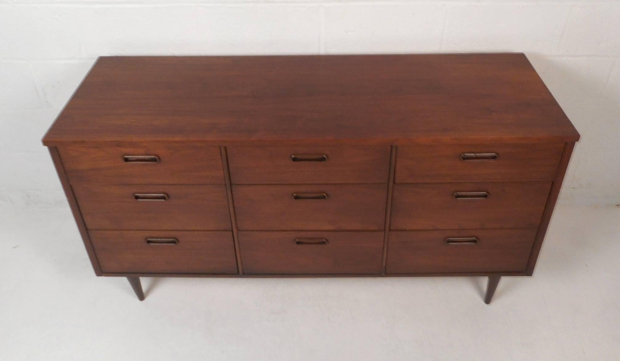 Mid-Century Modern Walnut Dresser In Good Condition In Brooklyn, NY