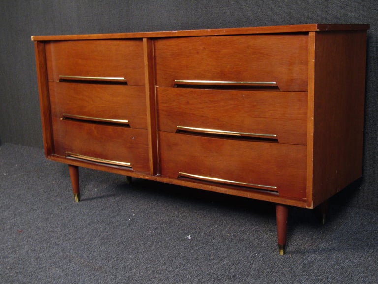 20th Century Mid-Century Modern Walnut Chest Of Drawers For Sale