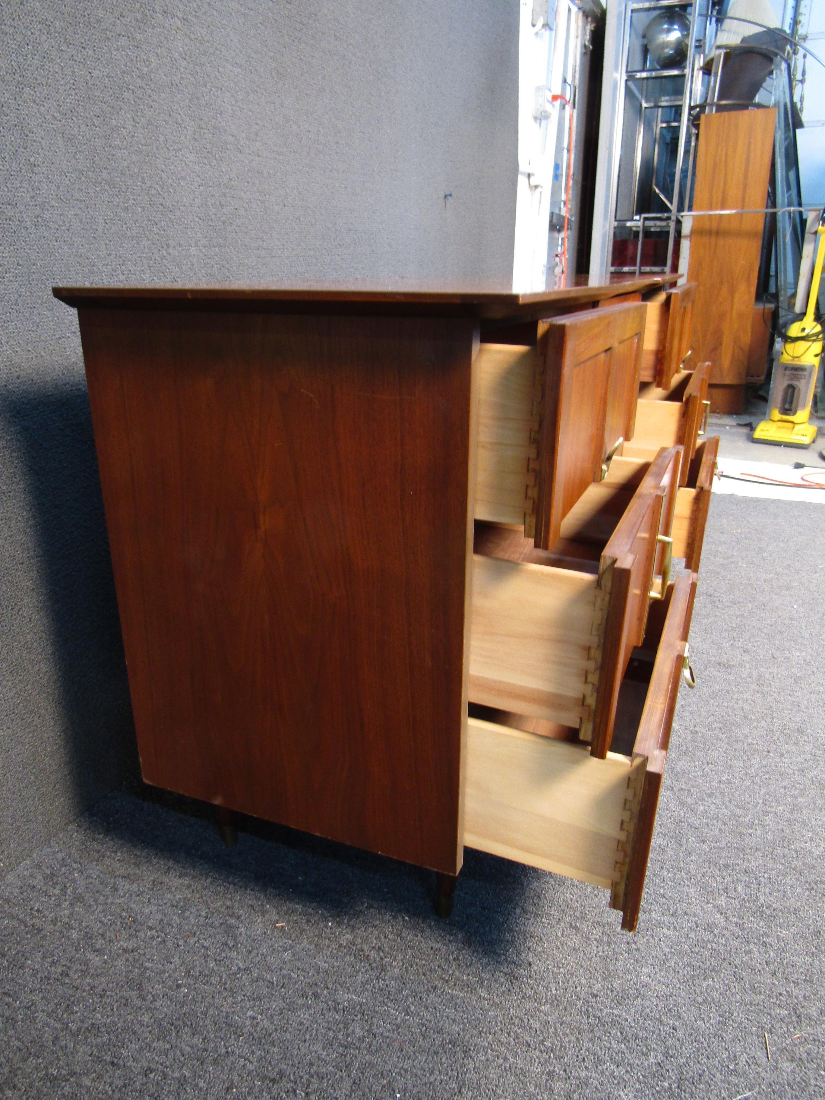 Mid-Century Modern Walnut Dresser For Sale 1