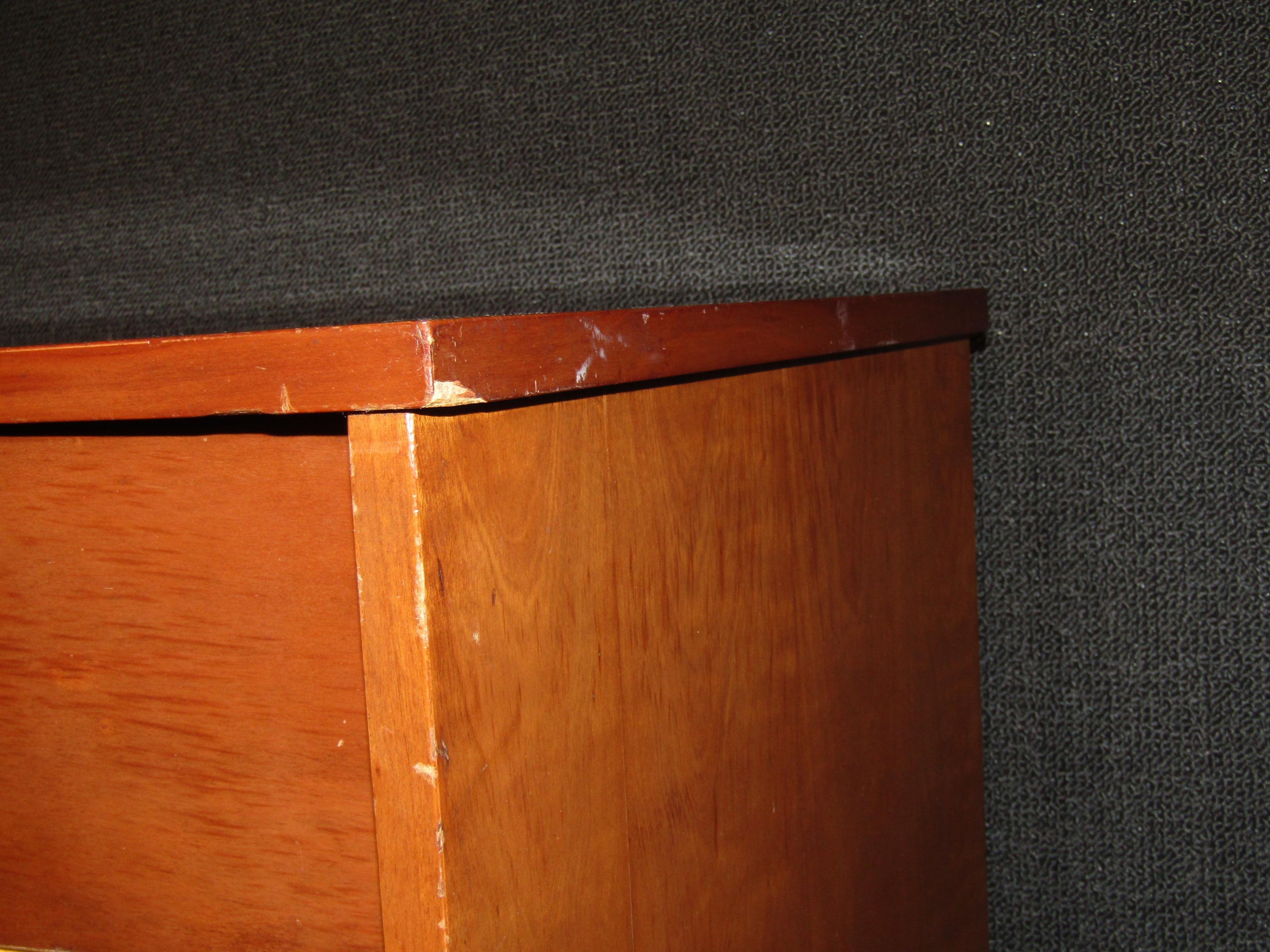 Mid-Century Modern Nussbaum Kommode 3