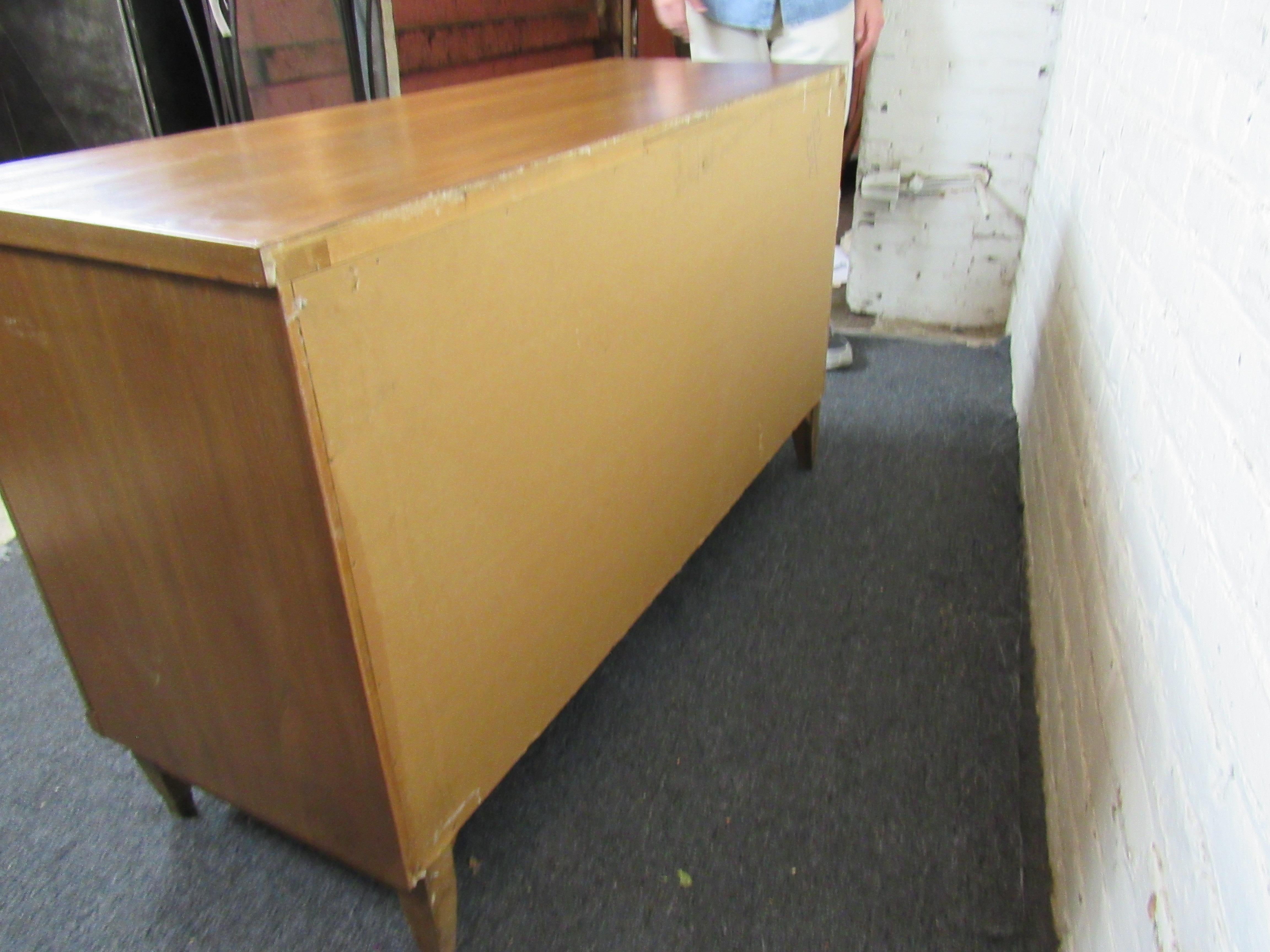 Mid-Century Modern Walnut Dresser For Sale 2