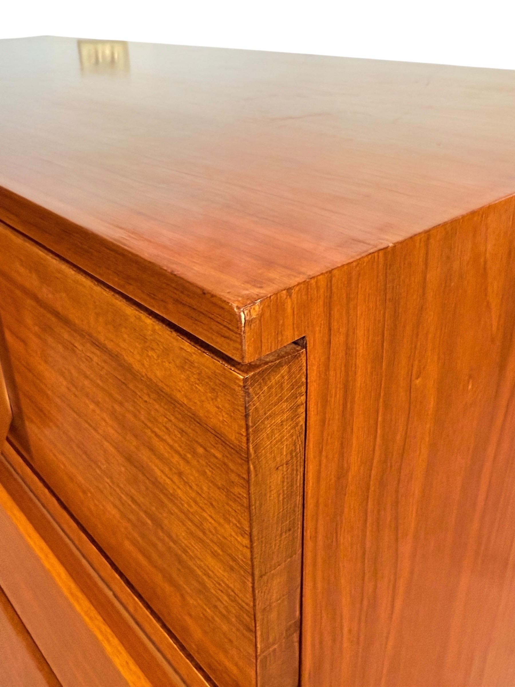 Commode en noyer moderne du milieu du siècle - Style italien en vente 5