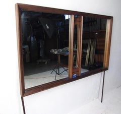 Miroir commode en noyer moderne du milieu du siècle dernier