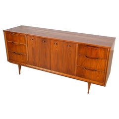 Buffet en noyer moderne du milieu du siècle dernier