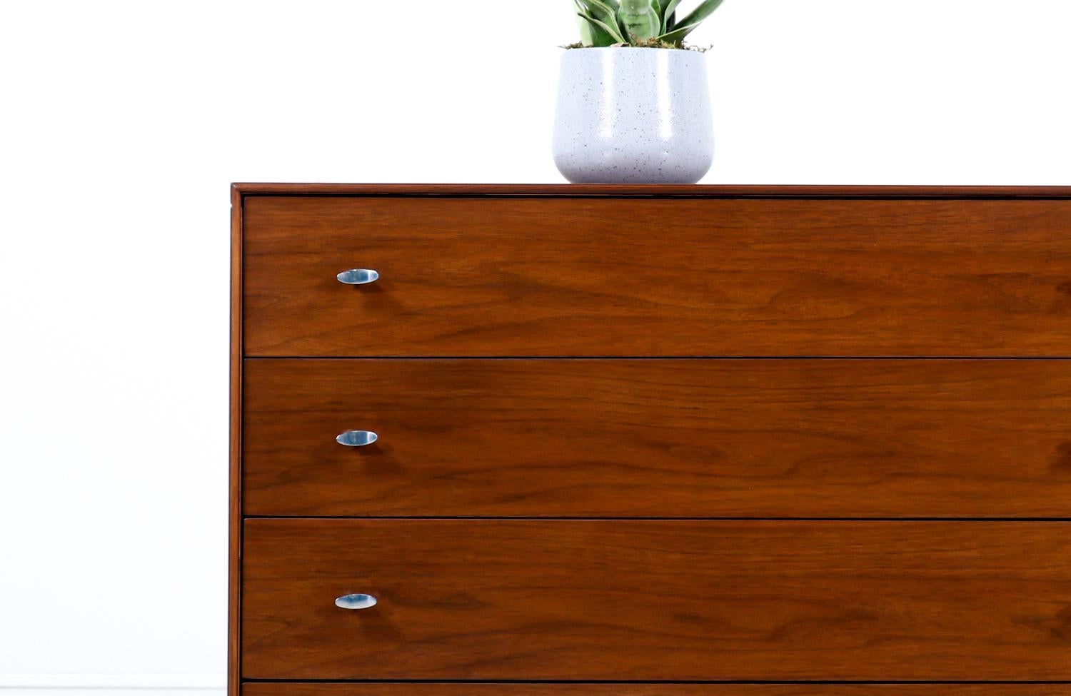 Mid-Century Modern Walnut Dresser with Chrome Pulls by R-Way Furniture In Excellent Condition In Los Angeles, CA