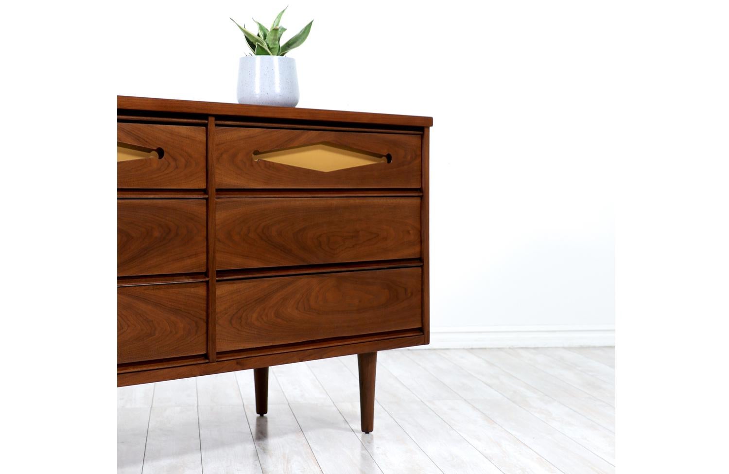 Mid-Century Modern Walnut Dresser with Lacquered Accent Drawers For Sale 2