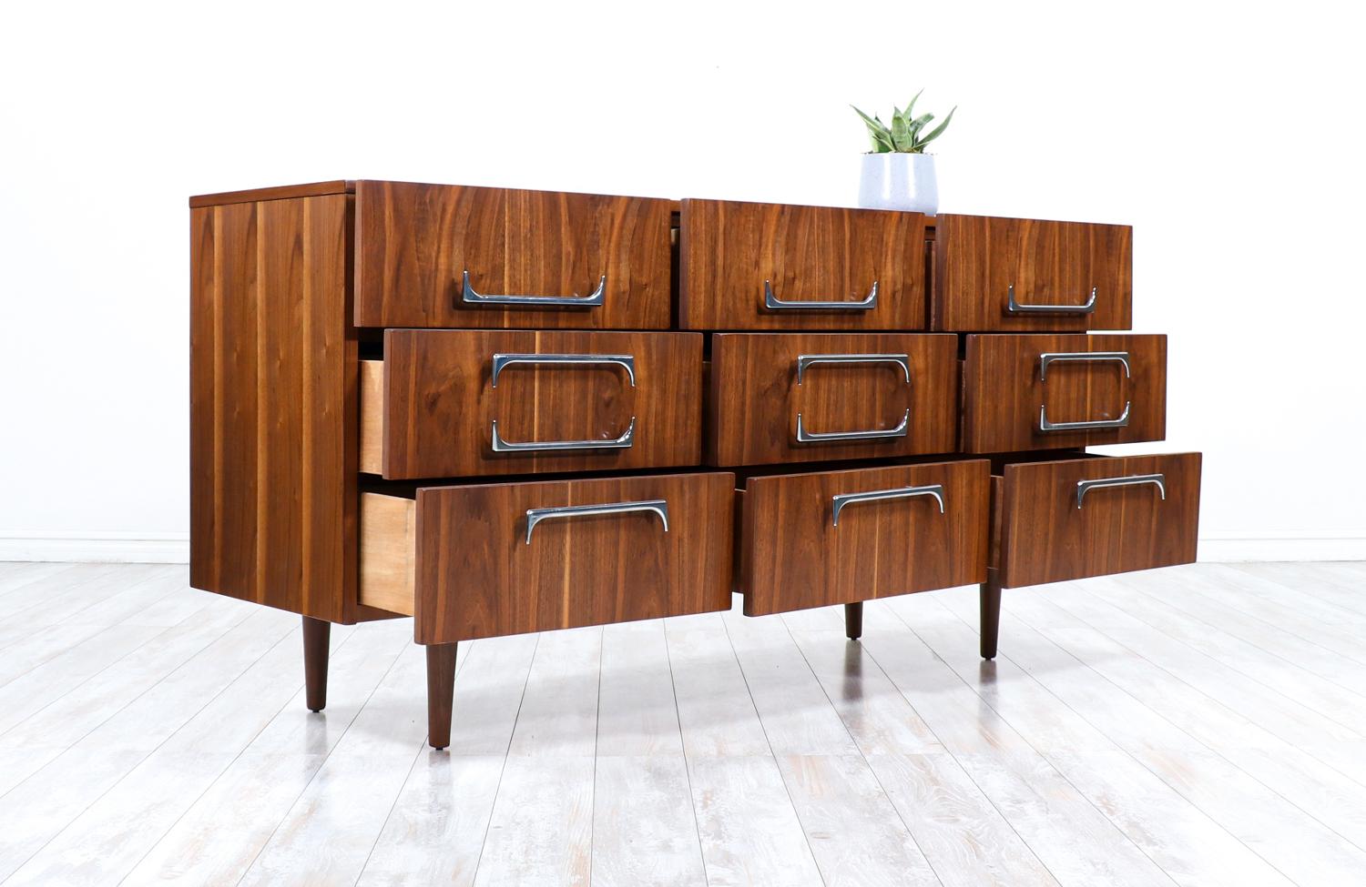 Mid-Century Modern Walnut Dresser with Sculpted Chrome Pulls In Excellent Condition In Los Angeles, CA