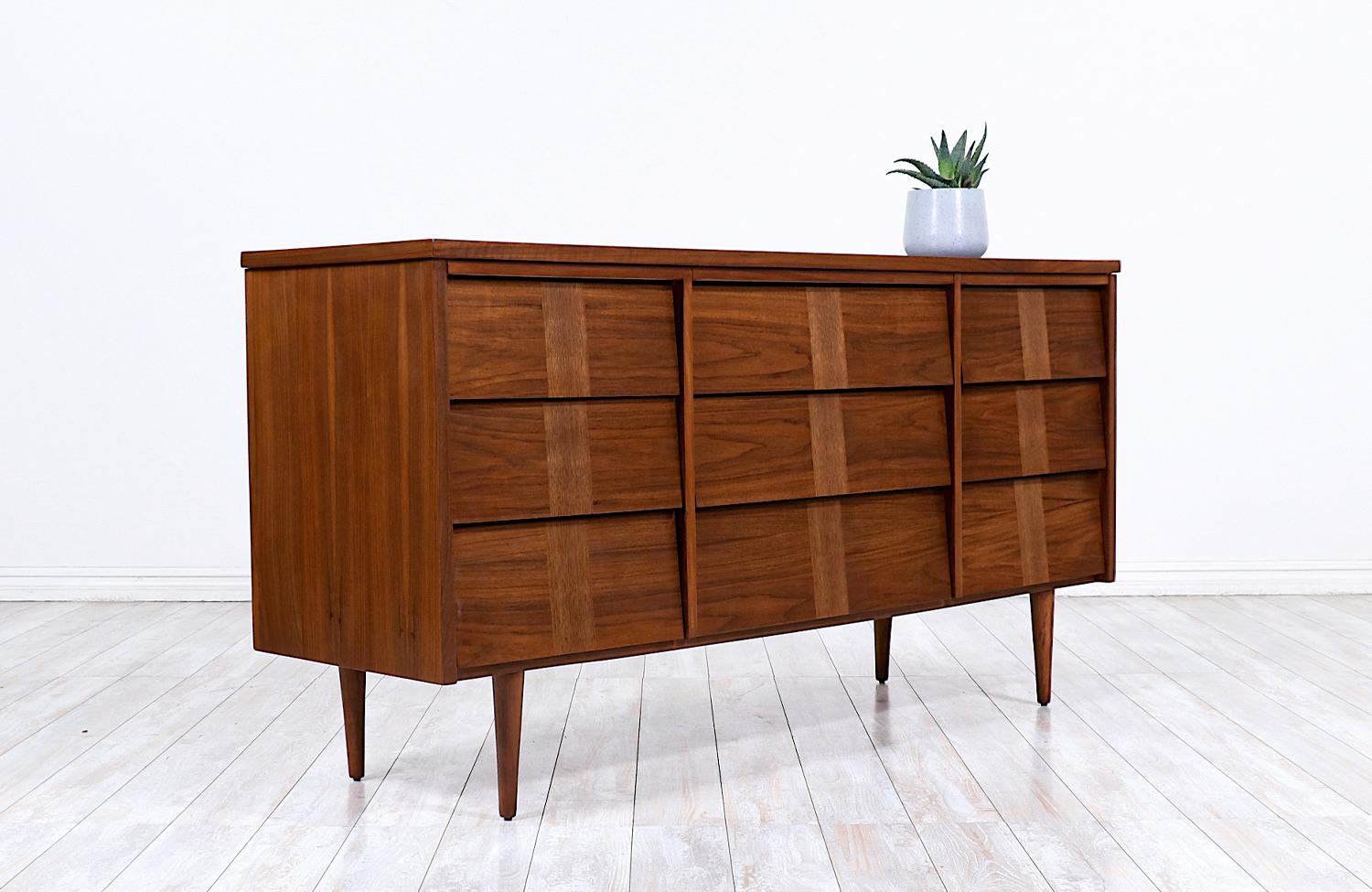 MidCentury Modern Walnut Dresser with Slatted Drawers For Sale at 1stDibs