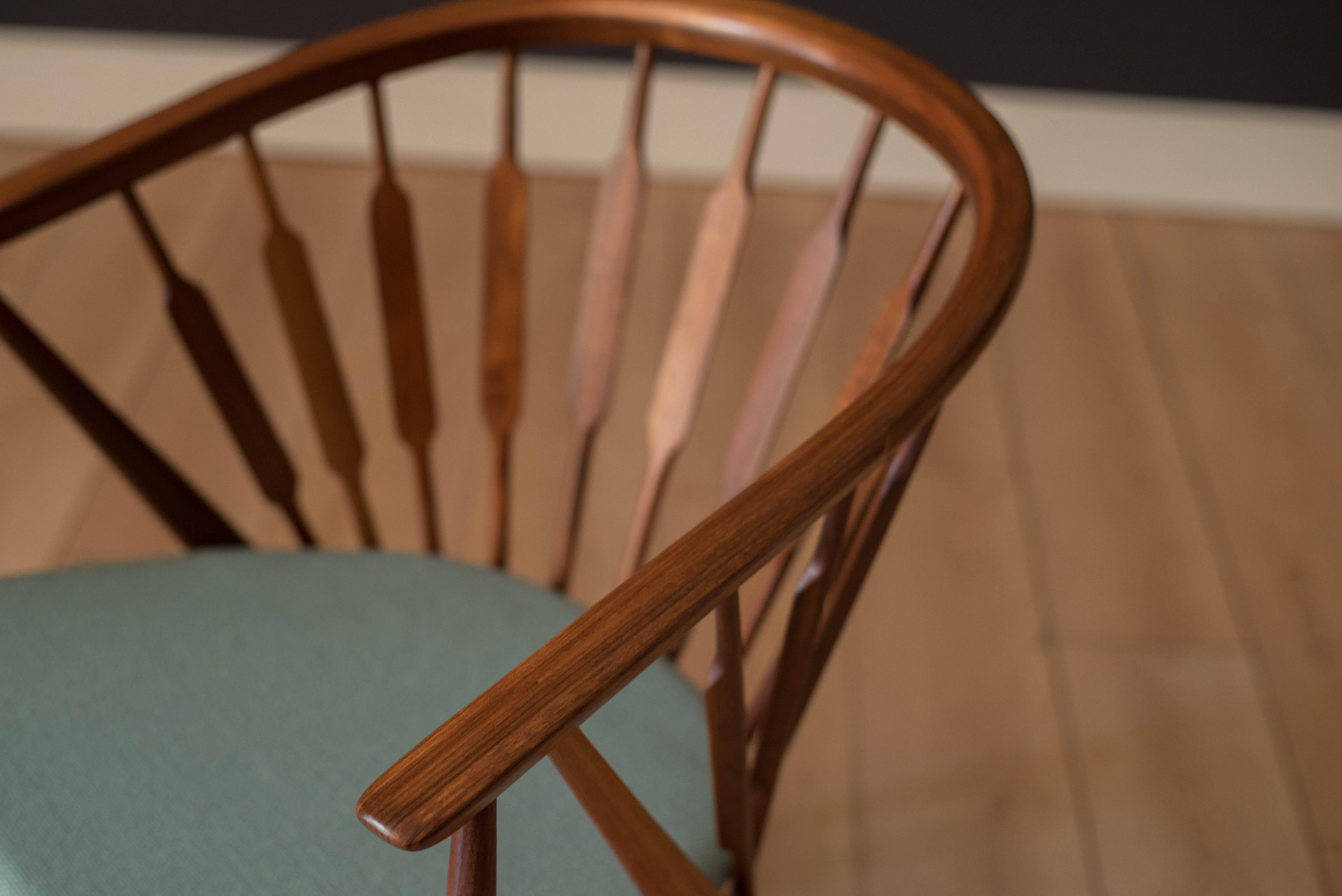 Mid-Century Modern Walnut Drexel Declaration Captain's Chair In Good Condition In San Jose, CA