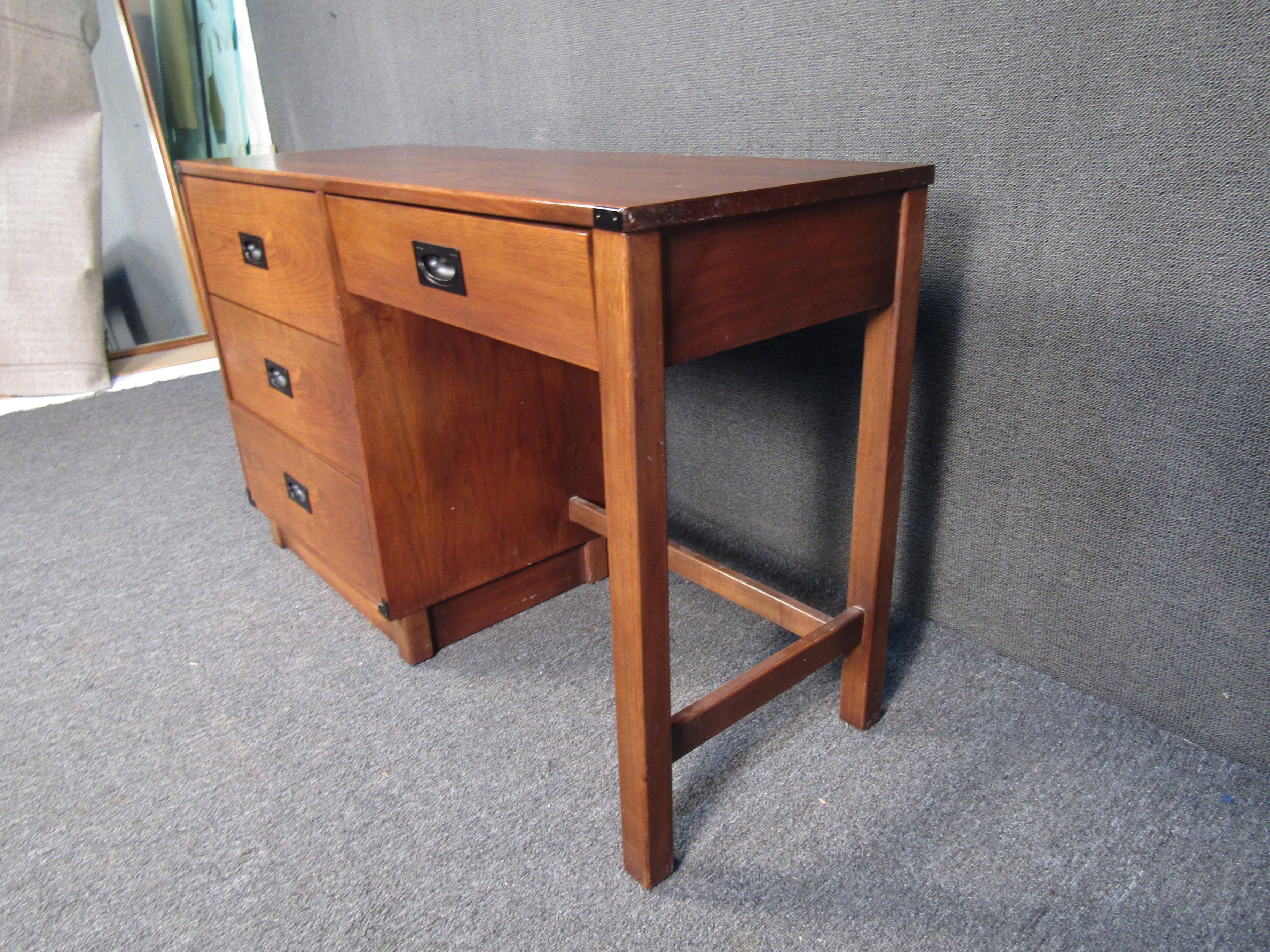 Mid-Century Modern Walnut Drexel Desk For Sale 6