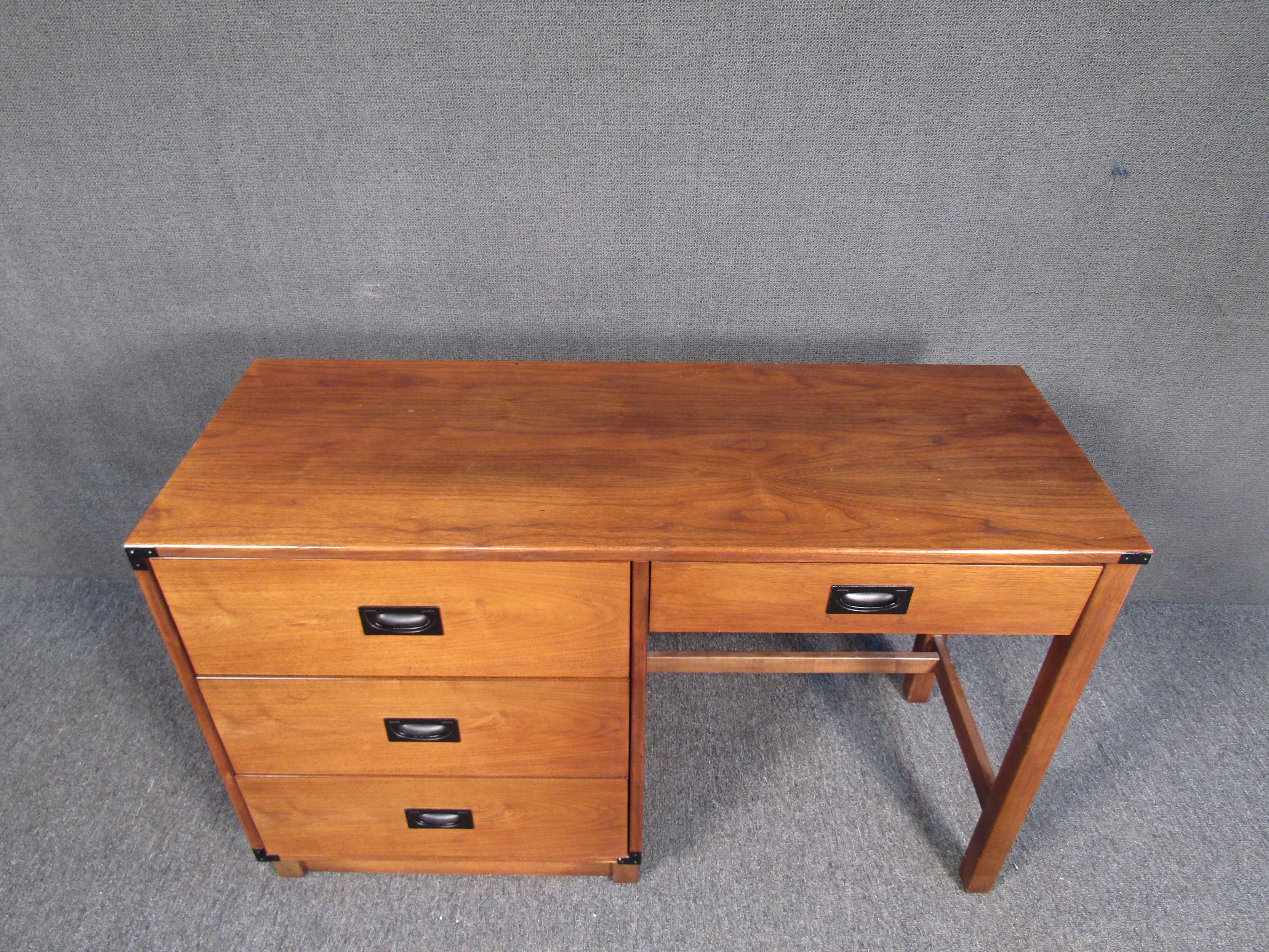 Beautiful walnut Drexel desk with matte black metal handles. Great piece for any office or bedroom. 

(Please confirm item location - NY or NJ - with dealer).
  
