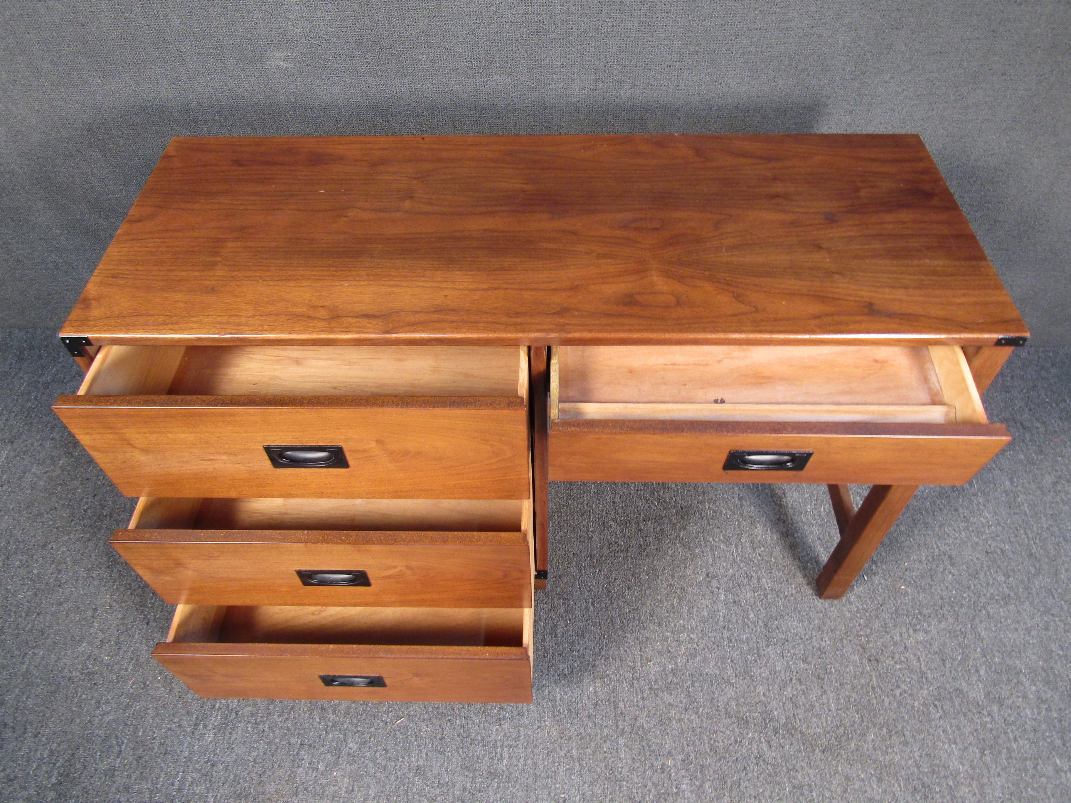 North American Mid-Century Modern Walnut Drexel Desk For Sale