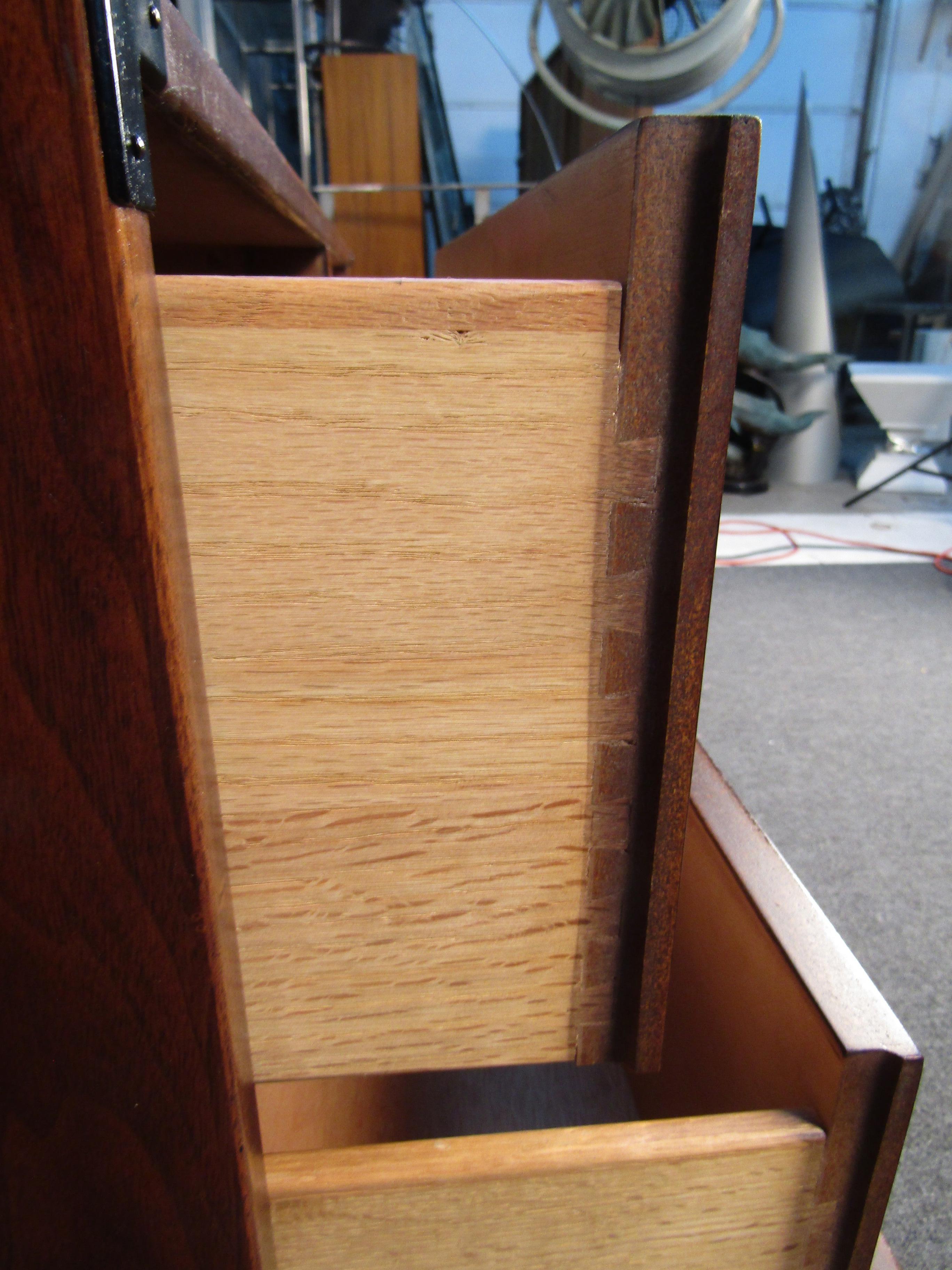 20th Century Mid-Century Modern Walnut Drexel Desk For Sale