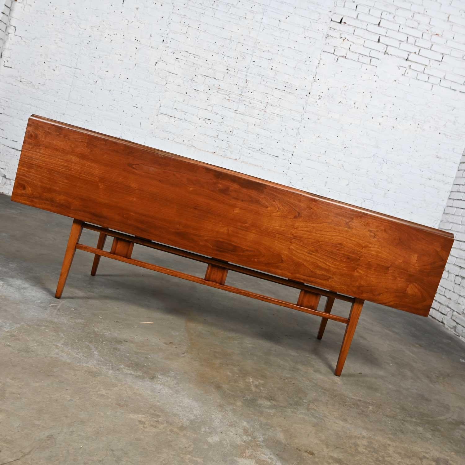Wonderful vintage Mid-Century Modern walnut drop leaf dining table attributed to Statesville chair Company. This piece has been attributed based upon archived research including online sources, vintage documentation and catalogs, designer