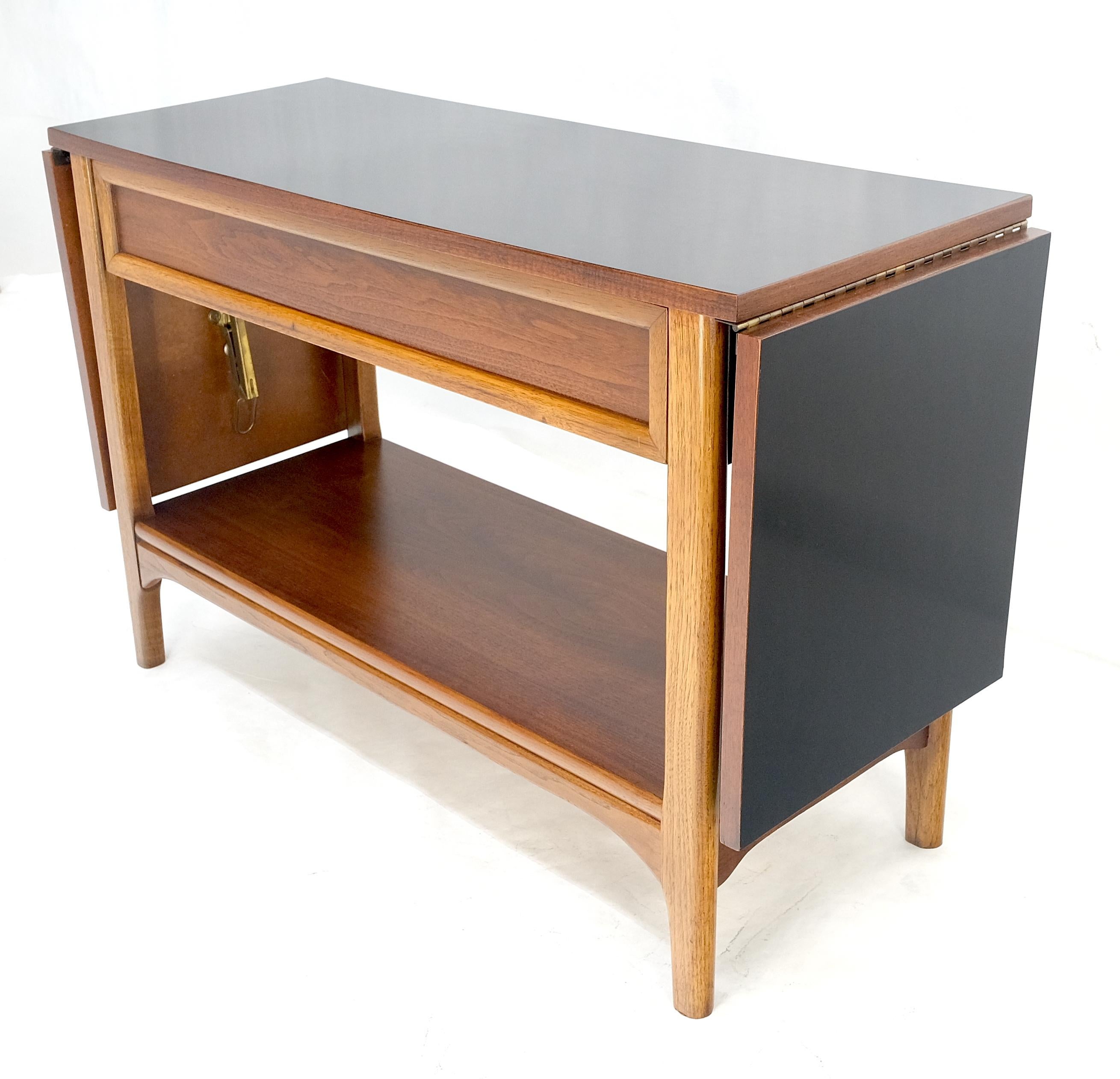 Mid Century Modern Walnut Drop Leaf One Drawer Serving Table Server MINT In Excellent Condition For Sale In Rockaway, NJ